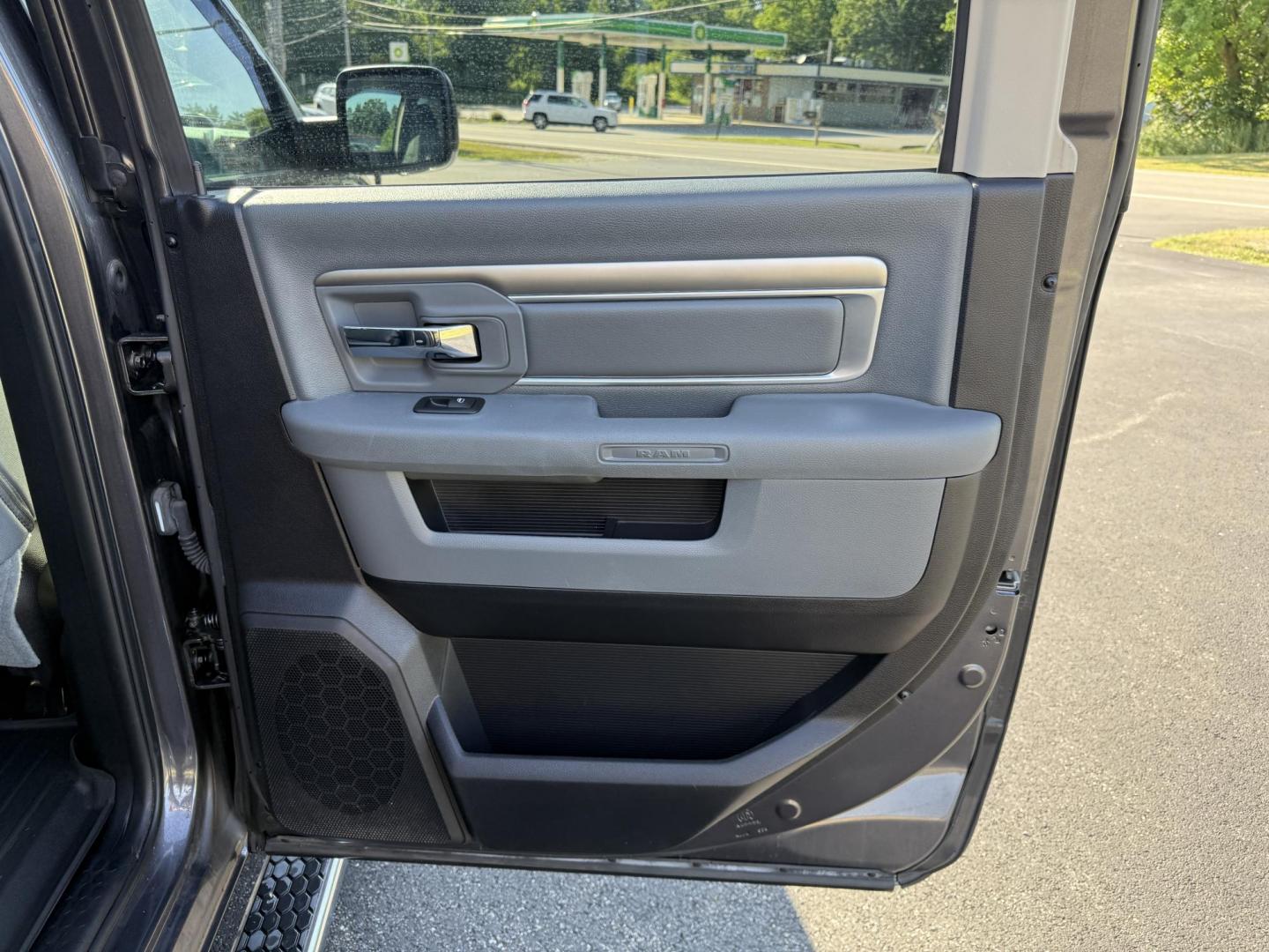 2016 Gray /Gray RAM 1500 Big Horn Crew Cab SWB 4WD (1C6RR7LT2GS) with an 5.7L V8 OHV 16V engine, 8-Speed Automatic transmission, located at 11115 Chardon Rd. , Chardon, OH, 44024, (440) 214-9705, 41.580246, -81.241943 - This One Owner 2016 Ram 1500 Big Horn Crew Cab 5.7 HEMI V8 combines powerful performance with advanced features, featuring an 8-speed automatic transmission, a formidable 8,010-pound towing capacity, and a 5.7-liter HEMI V8 engine. It offers modern technology including an 8.4-inch touchscreen infota - Photo#40