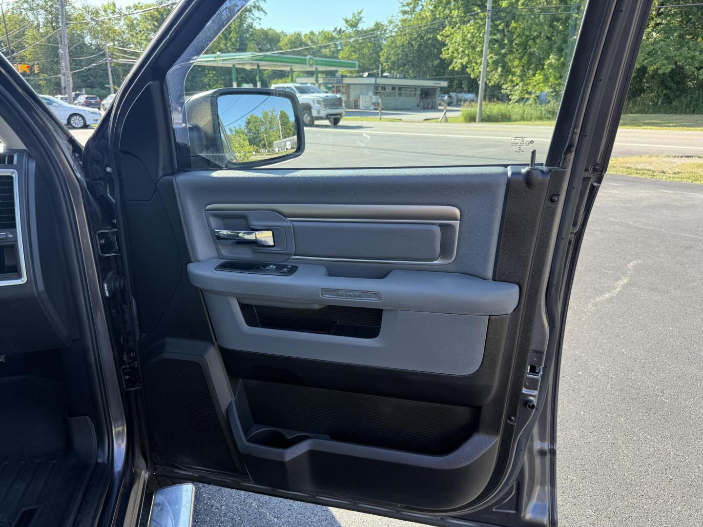 2016 Gray /Gray RAM 1500 Big Horn Crew Cab SWB 4WD (1C6RR7LT2GS) with an 5.7L V8 OHV 16V engine, 8-Speed Automatic transmission, located at 11115 Chardon Rd. , Chardon, OH, 44024, (440) 214-9705, 41.580246, -81.241943 - This One Owner 2016 Ram 1500 Big Horn Crew Cab 5.7 HEMI V8 combines powerful performance with advanced features, featuring an 8-speed automatic transmission, a formidable 8,010-pound towing capacity, and a 5.7-liter HEMI V8 engine. It offers modern technology including an 8.4-inch touchscreen infota - Photo#45