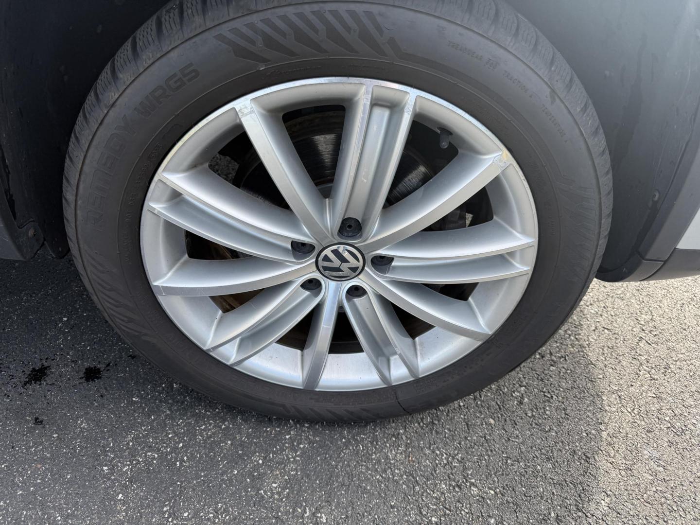 2016 Silver /Black Volkswagen Tiguan SE 4Motion (WVGBV7AX5GW) with an 2.0L I4 DOHC 16V TURBO engine, 6-Speed Automatic transmission, located at 11115 Chardon Rd. , Chardon, OH, 44024, (440) 214-9705, 41.580246, -81.241943 - This 2016 Volkswagen Tiguan SE 4Motion is a versatile compact SUV powered by a 2.0-liter turbocharged I4 engine paired with a 6-speed automatic transmission, offering confident all-wheel-drive capability with 4Motion. It features a refined leather interior, heated front seats, and power-adjustable f - Photo#4