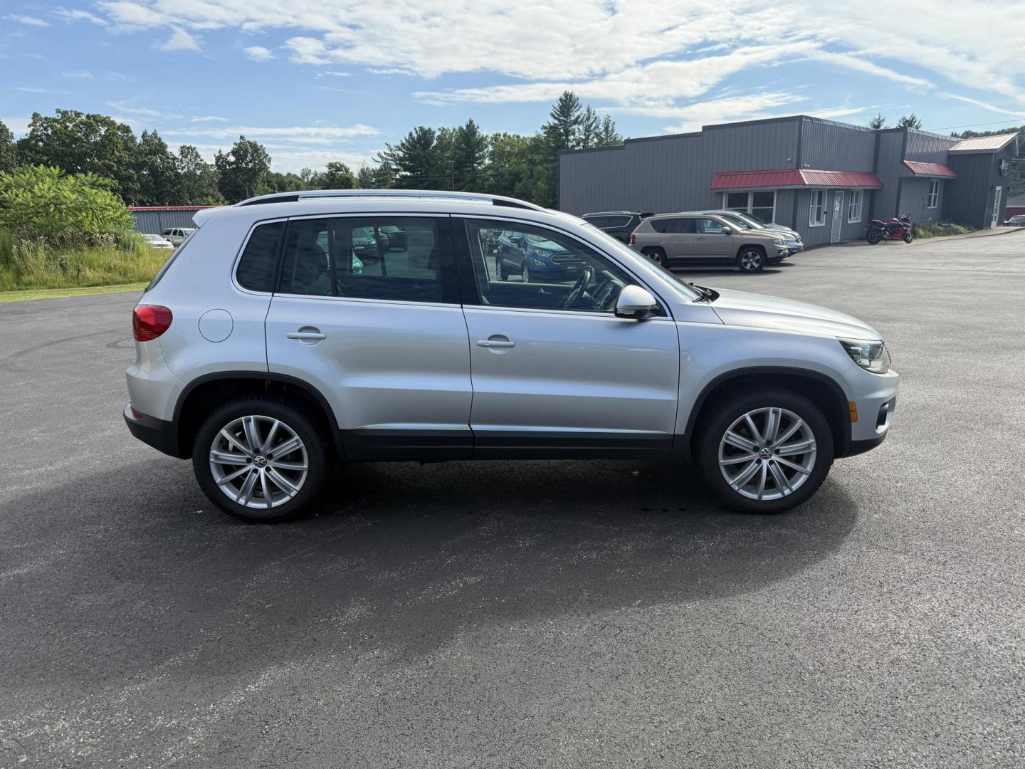 2016 Silver /Black Volkswagen Tiguan SE 4Motion (WVGBV7AX5GW) with an 2.0L I4 DOHC 16V TURBO engine, 6-Speed Automatic transmission, located at 11115 Chardon Rd. , Chardon, OH, 44024, (440) 214-9705, 41.580246, -81.241943 - This 2016 Volkswagen Tiguan SE 4Motion is a versatile compact SUV powered by a 2.0-liter turbocharged I4 engine paired with a 6-speed automatic transmission, offering confident all-wheel-drive capability with 4Motion. It features a refined leather interior, heated front seats, and power-adjustable f - Photo#5