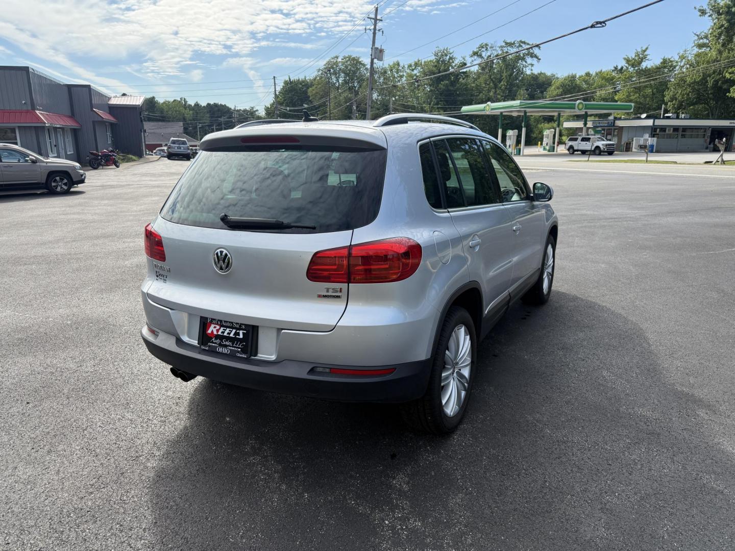 2016 Silver /Black Volkswagen Tiguan SE 4Motion (WVGBV7AX5GW) with an 2.0L I4 DOHC 16V TURBO engine, 6-Speed Automatic transmission, located at 11115 Chardon Rd. , Chardon, OH, 44024, (440) 214-9705, 41.580246, -81.241943 - This 2016 Volkswagen Tiguan SE 4Motion is a versatile compact SUV powered by a 2.0-liter turbocharged I4 engine paired with a 6-speed automatic transmission, offering confident all-wheel-drive capability with 4Motion. It features a refined leather interior, heated front seats, and power-adjustable f - Photo#7
