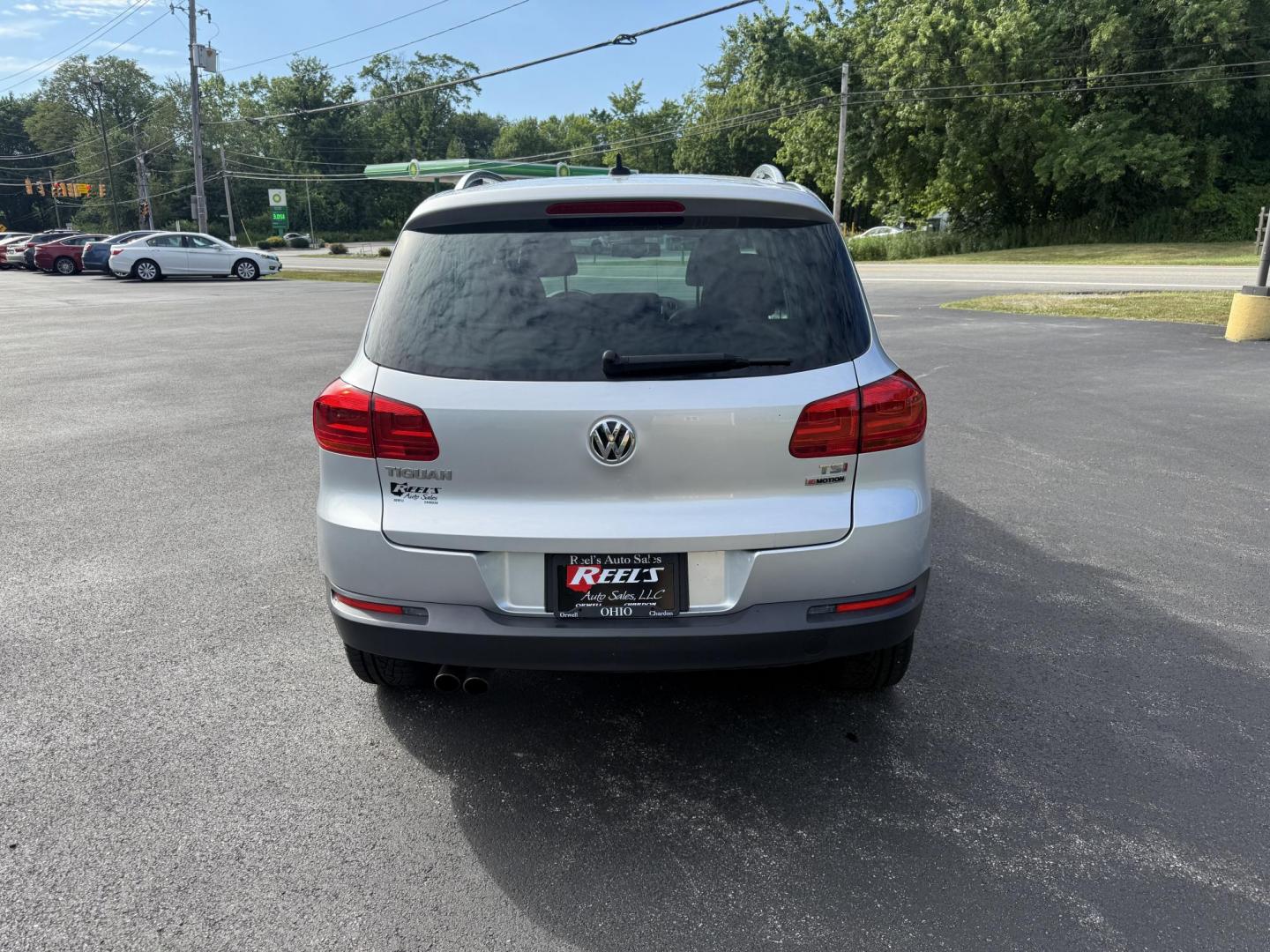 2016 Silver /Black Volkswagen Tiguan SE 4Motion (WVGBV7AX5GW) with an 2.0L I4 DOHC 16V TURBO engine, 6-Speed Automatic transmission, located at 11115 Chardon Rd. , Chardon, OH, 44024, (440) 214-9705, 41.580246, -81.241943 - This 2016 Volkswagen Tiguan SE 4Motion is a versatile compact SUV powered by a 2.0-liter turbocharged I4 engine paired with a 6-speed automatic transmission, offering confident all-wheel-drive capability with 4Motion. It features a refined leather interior, heated front seats, and power-adjustable f - Photo#8