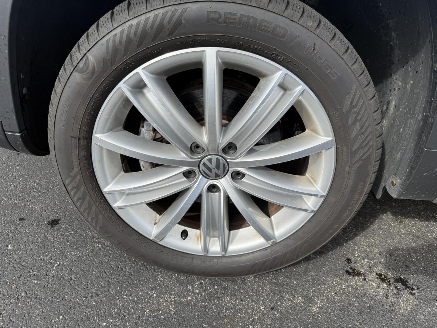 2016 Silver /Black Volkswagen Tiguan SE 4Motion (WVGBV7AX5GW) with an 2.0L I4 DOHC 16V TURBO engine, 6-Speed Automatic transmission, located at 11115 Chardon Rd. , Chardon, OH, 44024, (440) 214-9705, 41.580246, -81.241943 - This 2016 Volkswagen Tiguan SE 4Motion is a versatile compact SUV powered by a 2.0-liter turbocharged I4 engine paired with a 6-speed automatic transmission, offering confident all-wheel-drive capability with 4Motion. It features a refined leather interior, heated front seats, and power-adjustable f - Photo#13