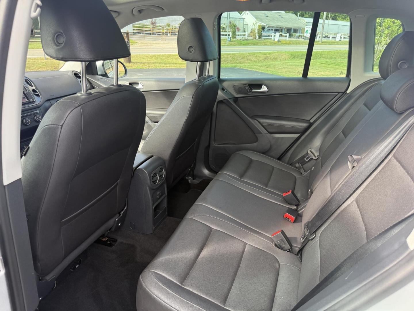 2016 Silver /Black Volkswagen Tiguan SE 4Motion (WVGBV7AX5GW) with an 2.0L I4 DOHC 16V TURBO engine, 6-Speed Automatic transmission, located at 11115 Chardon Rd. , Chardon, OH, 44024, (440) 214-9705, 41.580246, -81.241943 - This 2016 Volkswagen Tiguan SE 4Motion is a versatile compact SUV powered by a 2.0-liter turbocharged I4 engine paired with a 6-speed automatic transmission, offering confident all-wheel-drive capability with 4Motion. It features a refined leather interior, heated front seats, and power-adjustable f - Photo#32