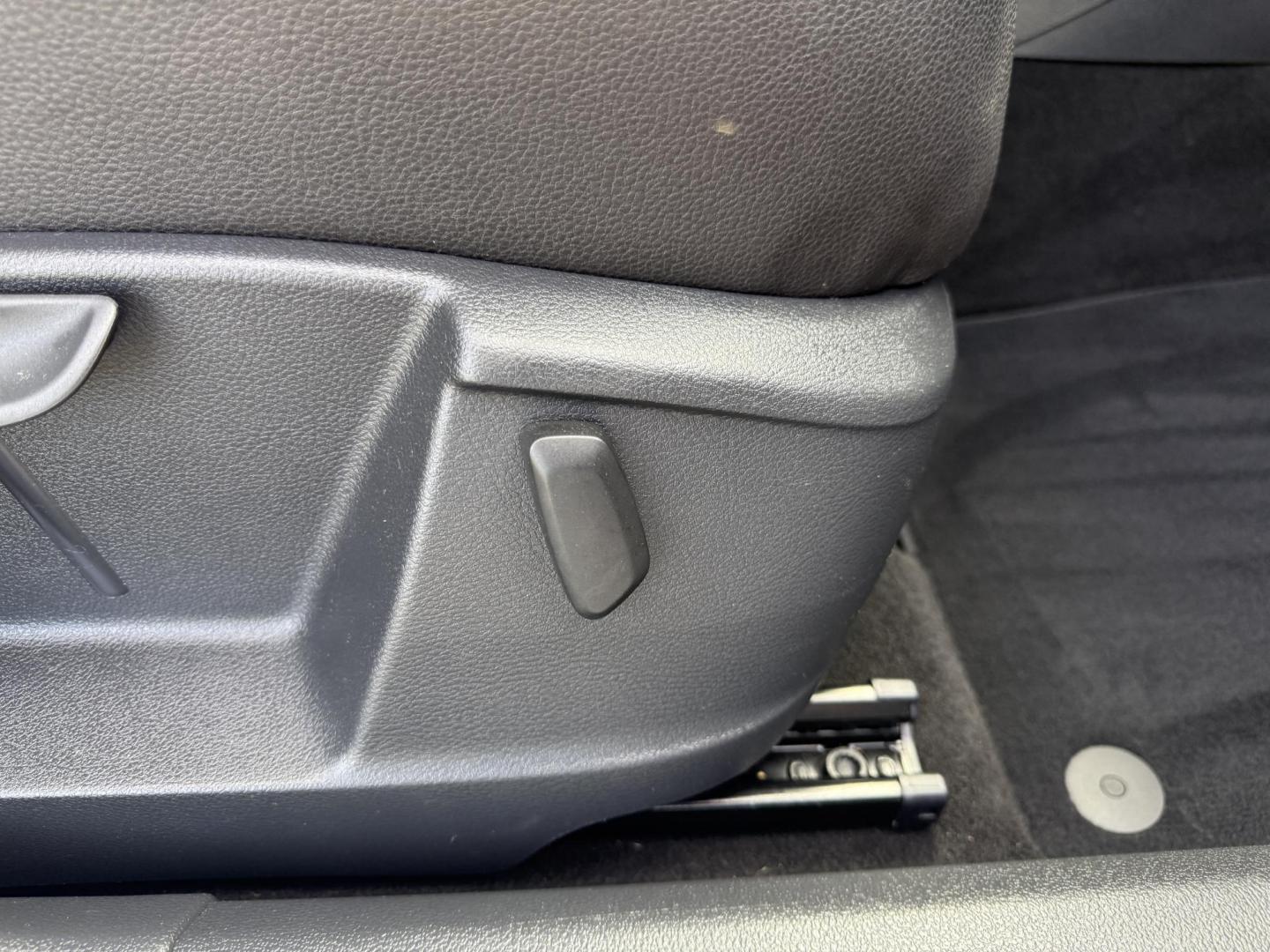 2016 Silver /Black Volkswagen Tiguan SE 4Motion (WVGBV7AX5GW) with an 2.0L I4 DOHC 16V TURBO engine, 6-Speed Automatic transmission, located at 11115 Chardon Rd. , Chardon, OH, 44024, (440) 214-9705, 41.580246, -81.241943 - This 2016 Volkswagen Tiguan SE 4Motion is a versatile compact SUV powered by a 2.0-liter turbocharged I4 engine paired with a 6-speed automatic transmission, offering confident all-wheel-drive capability with 4Motion. It features a refined leather interior, heated front seats, and power-adjustable f - Photo#41