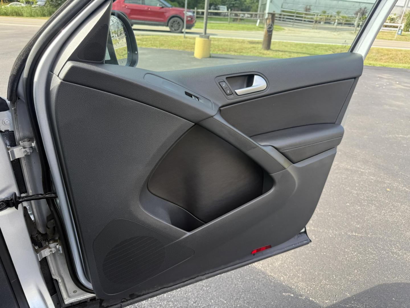 2016 Silver /Black Volkswagen Tiguan SE 4Motion (WVGBV7AX5GW) with an 2.0L I4 DOHC 16V TURBO engine, 6-Speed Automatic transmission, located at 11115 Chardon Rd. , Chardon, OH, 44024, (440) 214-9705, 41.580246, -81.241943 - This 2016 Volkswagen Tiguan SE 4Motion is a versatile compact SUV powered by a 2.0-liter turbocharged I4 engine paired with a 6-speed automatic transmission, offering confident all-wheel-drive capability with 4Motion. It features a refined leather interior, heated front seats, and power-adjustable f - Photo#44