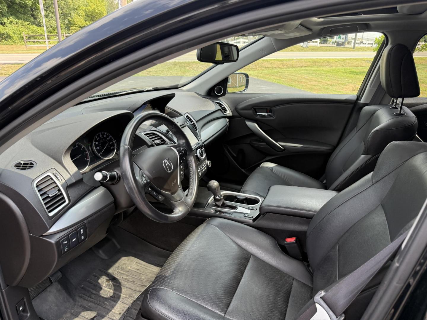 2016 Black /Black Acura RDX 6-Spd AT AWD w/Advance Package (5J8TB4H70GL) with an 3.5L V6 SOHC 24V engine, 6-Speed Automatic transmission, located at 547 E. Main St., Orwell, OH, 44076, (440) 437-5893, 41.535435, -80.847855 - This One Owner 2016 Acura RDX with the Advance Package AWD combines luxury, performance, and advanced technology, powered by a 3.5-liter V6 engine paired with a 6-speed automatic transmission, achieving 0-60 mph in approximately 6.2 seconds. It features a premium leather interior, dual-zone automati - Photo#14