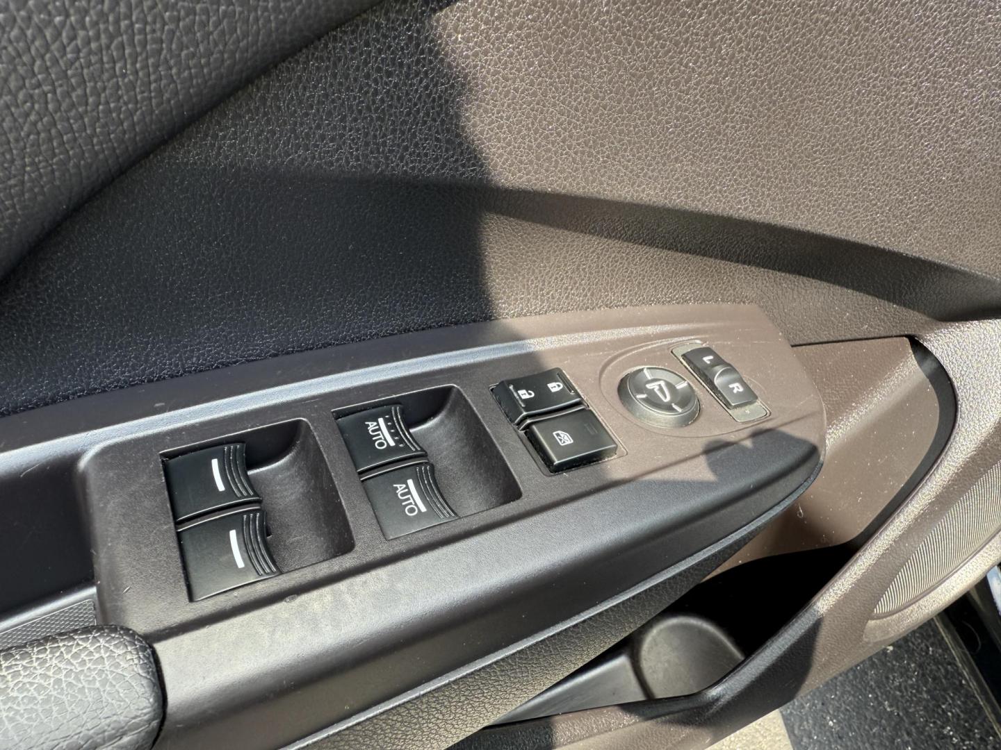 2016 Black /Black Acura RDX 6-Spd AT AWD w/Advance Package (5J8TB4H70GL) with an 3.5L V6 SOHC 24V engine, 6-Speed Automatic transmission, located at 547 E. Main St., Orwell, OH, 44076, (440) 437-5893, 41.535435, -80.847855 - This One Owner 2016 Acura RDX with the Advance Package AWD combines luxury, performance, and advanced technology, powered by a 3.5-liter V6 engine paired with a 6-speed automatic transmission, achieving 0-60 mph in approximately 6.2 seconds. It features a premium leather interior, dual-zone automati - Photo#18