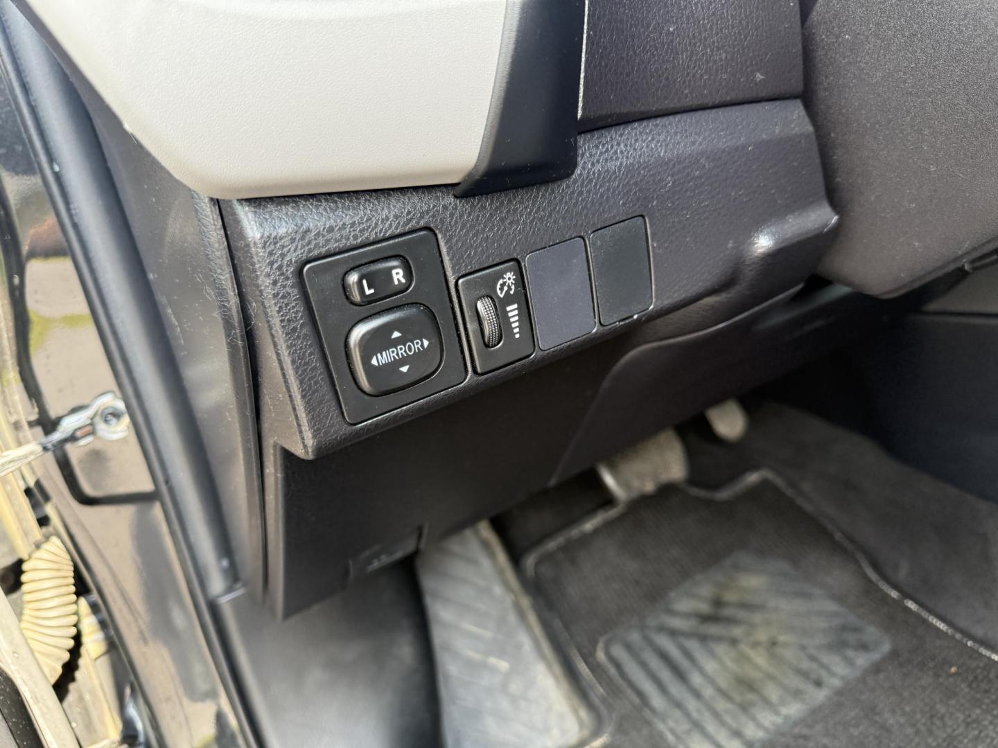 2017 Black /Gray Toyota Corolla LE CVT (2T1BURHE5HC) with an 1.8L I4 DOHC 16V engine, Automatic transmission, located at 11115 Chardon Rd. , Chardon, OH, 44024, (440) 214-9705, 41.580246, -81.241943 - This 2017 Toyota Corolla LE offers a reliable and efficient drive with its 1.8L I4 engine, achieving up to 36 MPG on the highway. Key features include advanced safety tech like lane departure warning, forward collision warning, and adaptive cruise control, as well as eight standard airbags and a bac - Photo#18
