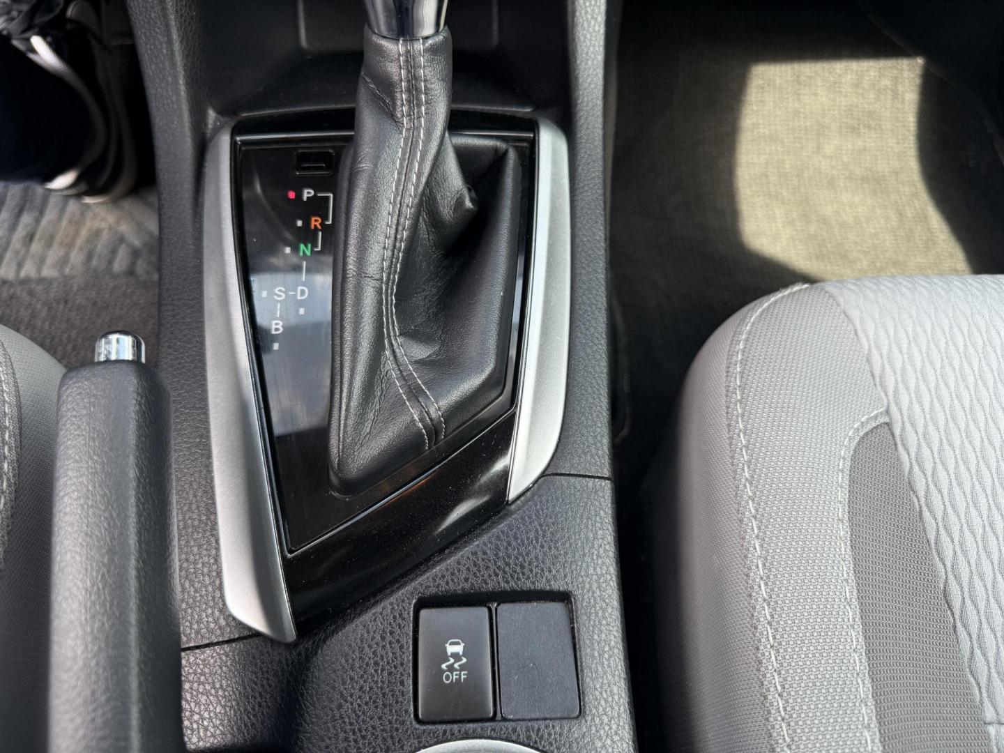 2017 Black /Gray Toyota Corolla LE CVT (2T1BURHE5HC) with an 1.8L I4 DOHC 16V engine, Automatic transmission, located at 11115 Chardon Rd. , Chardon, OH, 44024, (440) 214-9705, 41.580246, -81.241943 - This 2017 Toyota Corolla LE offers a reliable and efficient drive with its 1.8L I4 engine, achieving up to 36 MPG on the highway. Key features include advanced safety tech like lane departure warning, forward collision warning, and adaptive cruise control, as well as eight standard airbags and a bac - Photo#23
