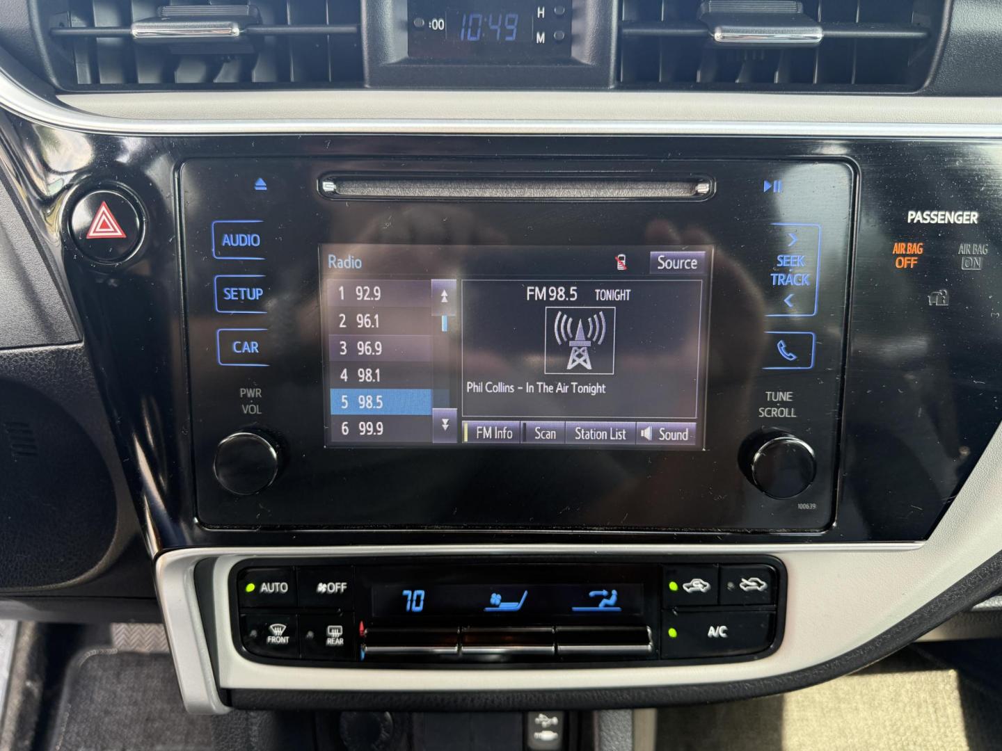2017 Black /Gray Toyota Corolla LE CVT (2T1BURHE5HC) with an 1.8L I4 DOHC 16V engine, Automatic transmission, located at 11115 Chardon Rd. , Chardon, OH, 44024, (440) 214-9705, 41.580246, -81.241943 - This 2017 Toyota Corolla LE offers a reliable and efficient drive with its 1.8L I4 engine, achieving up to 36 MPG on the highway. Key features include advanced safety tech like lane departure warning, forward collision warning, and adaptive cruise control, as well as eight standard airbags and a bac - Photo#21