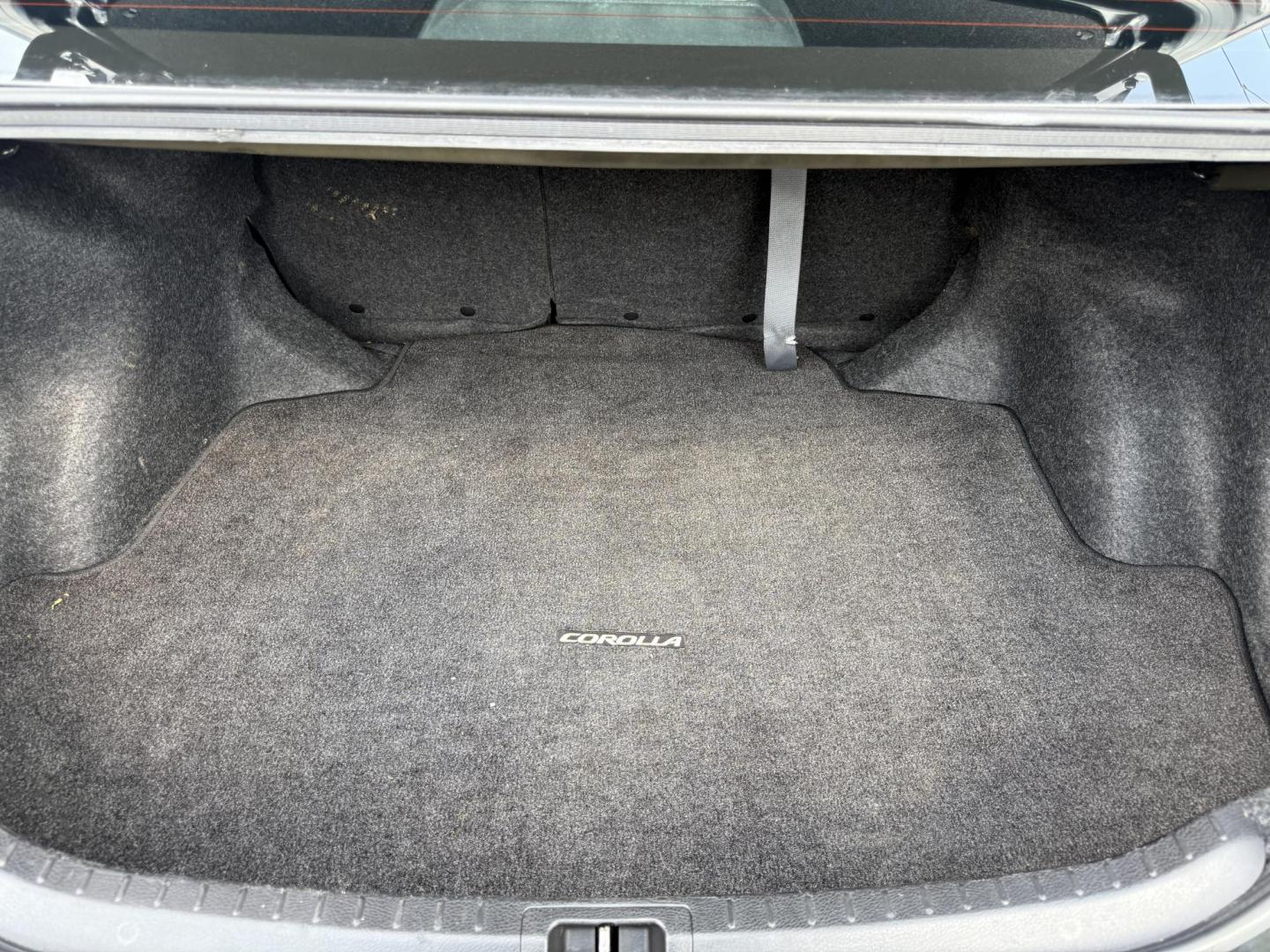 2017 Black /Gray Toyota Corolla LE CVT (2T1BURHE5HC) with an 1.8L I4 DOHC 16V engine, Automatic transmission, located at 11115 Chardon Rd. , Chardon, OH, 44024, (440) 214-9705, 41.580246, -81.241943 - This 2017 Toyota Corolla LE offers a reliable and efficient drive with its 1.8L I4 engine, achieving up to 36 MPG on the highway. Key features include advanced safety tech like lane departure warning, forward collision warning, and adaptive cruise control, as well as eight standard airbags and a bac - Photo#28