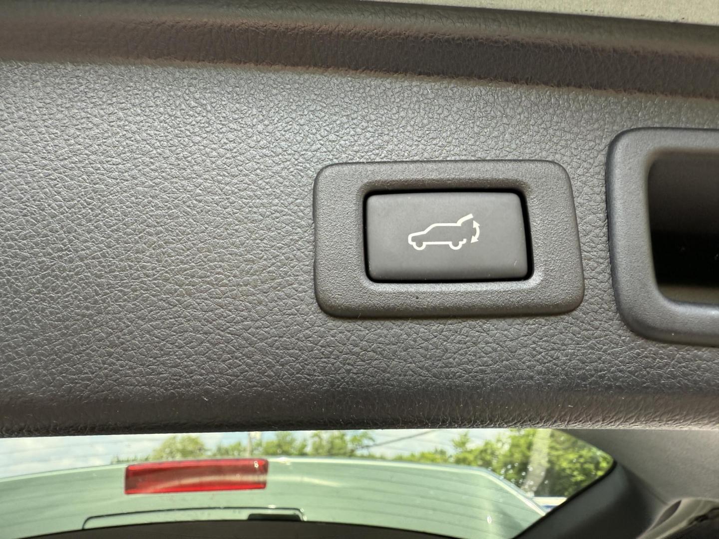 2016 Green /Gray Subaru Forester 2.5i Limited (JF2SJAHC9GH) with an 2.5L H4 DOHC 16V engine, Automatic transmission, located at 11115 Chardon Rd. , Chardon, OH, 44024, (440) 214-9705, 41.580246, -81.241943 - Photo#36