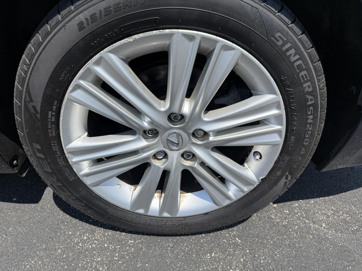 2015 Blue /Tan Lexus ES 350 Sedan (JTHBK1GG3F2) with an 3.5L V6 DOHC 24V engine, 6-Speed Automatic transmission, located at 11115 Chardon Rd. , Chardon, OH, 44024, (440) 214-9705, 41.580246, -81.241943 - This 2015 Lexus ES 350 is a luxurious midsize sedan powered by a smooth 3.5L V6 engine mated to a 6-speed automatic transmission, offering up to 31 MPG on the highway. Its upscale interior features leather upholstery, heated and cooled front seats, three driver memory settings, an 8.0" center screen - Photo#11