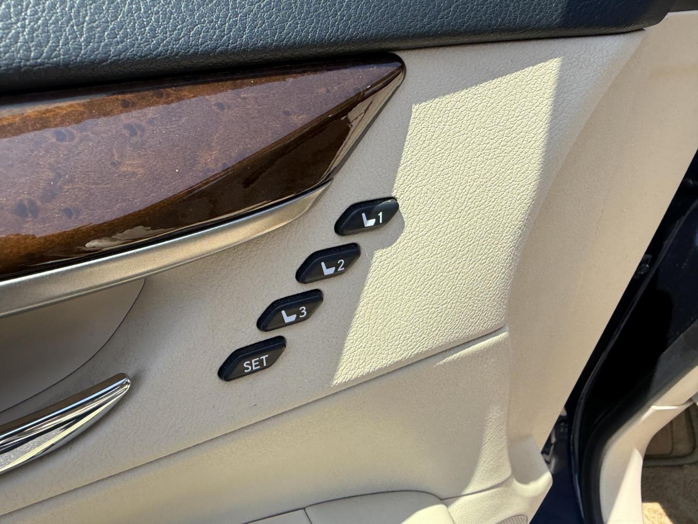 2015 Blue /Tan Lexus ES 350 Sedan (JTHBK1GG3F2) with an 3.5L V6 DOHC 24V engine, 6-Speed Automatic transmission, located at 11115 Chardon Rd. , Chardon, OH, 44024, (440) 214-9705, 41.580246, -81.241943 - This 2015 Lexus ES 350 is a luxurious midsize sedan powered by a smooth 3.5L V6 engine mated to a 6-speed automatic transmission, offering up to 31 MPG on the highway. Its upscale interior features leather upholstery, heated and cooled front seats, three driver memory settings, an 8.0" center screen - Photo#18
