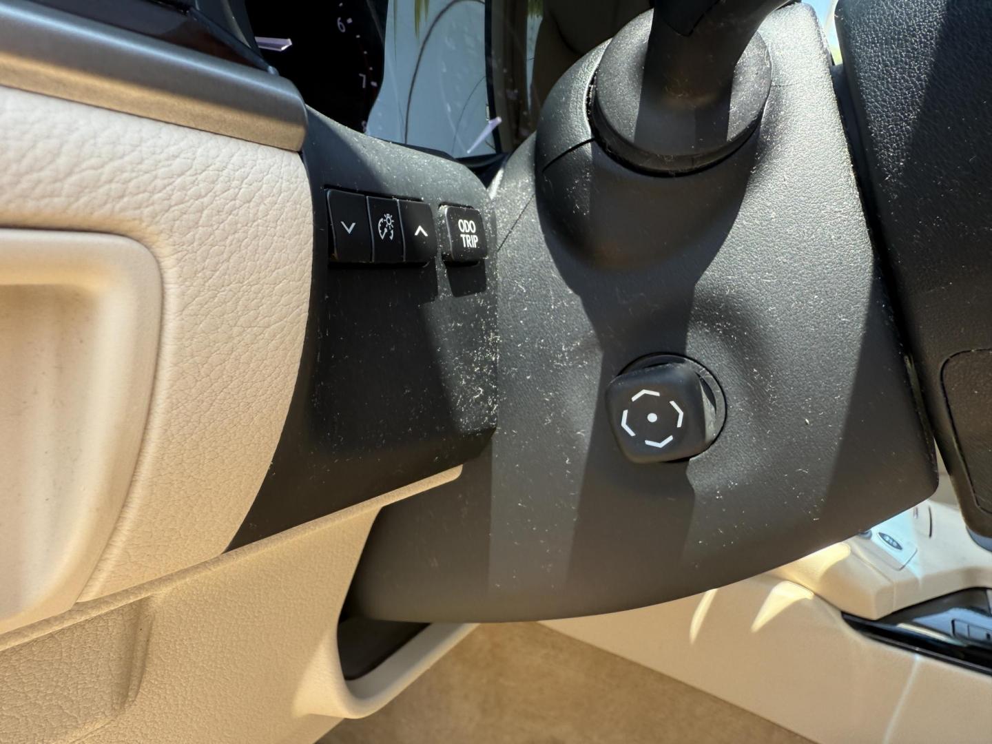 2015 Blue /Tan Lexus ES 350 Sedan (JTHBK1GG3F2) with an 3.5L V6 DOHC 24V engine, 6-Speed Automatic transmission, located at 11115 Chardon Rd. , Chardon, OH, 44024, (440) 214-9705, 41.580246, -81.241943 - This 2015 Lexus ES 350 is a luxurious midsize sedan powered by a smooth 3.5L V6 engine mated to a 6-speed automatic transmission, offering up to 31 MPG on the highway. Its upscale interior features leather upholstery, heated and cooled front seats, three driver memory settings, an 8.0" center screen - Photo#24