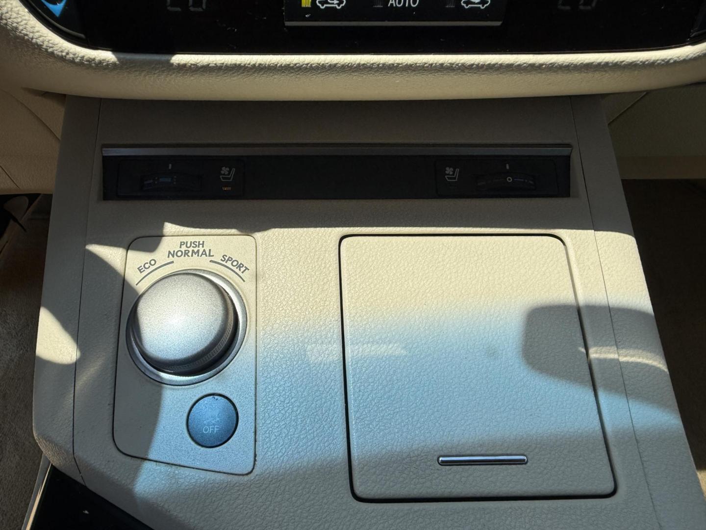2015 Blue /Tan Lexus ES 350 Sedan (JTHBK1GG3F2) with an 3.5L V6 DOHC 24V engine, 6-Speed Automatic transmission, located at 11115 Chardon Rd. , Chardon, OH, 44024, (440) 214-9705, 41.580246, -81.241943 - This 2015 Lexus ES 350 is a luxurious midsize sedan powered by a smooth 3.5L V6 engine mated to a 6-speed automatic transmission, offering up to 31 MPG on the highway. Its upscale interior features leather upholstery, heated and cooled front seats, three driver memory settings, an 8.0" center screen - Photo#30
