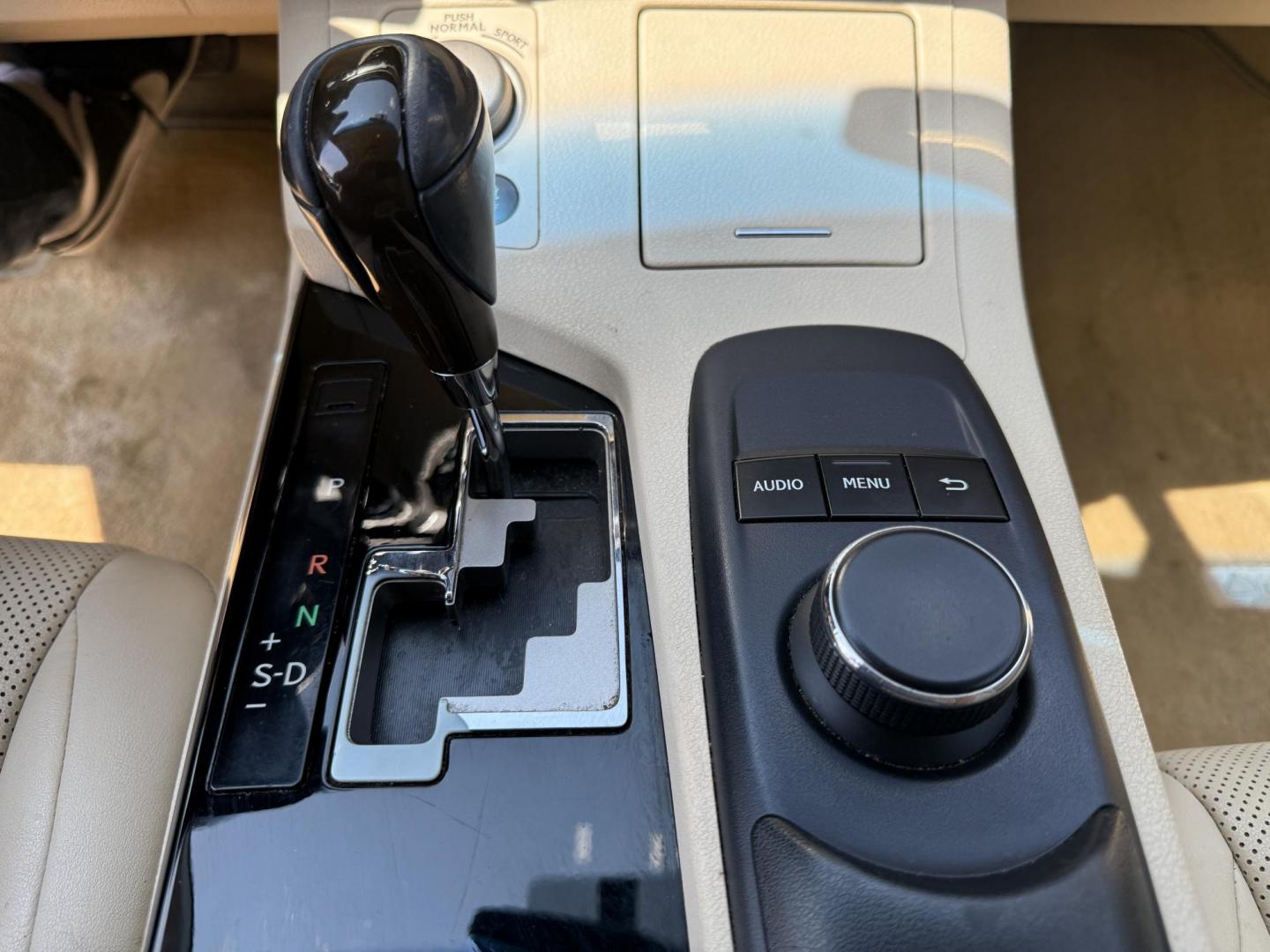 2015 Blue /Tan Lexus ES 350 Sedan (JTHBK1GG3F2) with an 3.5L V6 DOHC 24V engine, 6-Speed Automatic transmission, located at 11115 Chardon Rd. , Chardon, OH, 44024, (440) 214-9705, 41.580246, -81.241943 - This 2015 Lexus ES 350 is a luxurious midsize sedan powered by a smooth 3.5L V6 engine mated to a 6-speed automatic transmission, offering up to 31 MPG on the highway. Its upscale interior features leather upholstery, heated and cooled front seats, three driver memory settings, an 8.0" center screen - Photo#31
