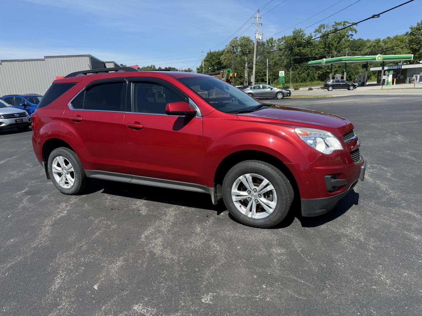 2015 Red /White Chevrolet Equinox 1LT 2WD (2GNALBEK0F6) with an 2.4L I4 DOHC 16V FFV engine, 6-Speed Automatic transmission, located at 11115 Chardon Rd. , Chardon, OH, 44024, (440) 214-9705, 41.580246, -81.241943 - FRESH TRADE ALERT ---- This 2015 Chevrolet Equinox LT 2WD with a 2.4L I4 EcoTec engine and 6-speed automatic transmission offers a solid blend of practicality and comfort, featuring a power driver's seat, daytime running lights, dusk-sensing headlights, remote start, a 7.0-inch touchscreen, and a ba - Photo#3