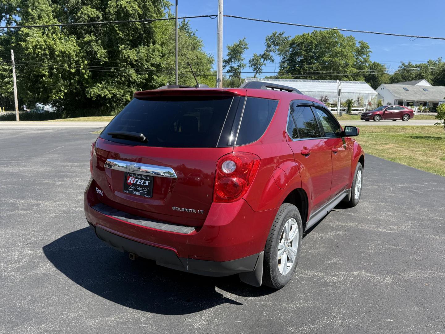 2015 Red /White Chevrolet Equinox 1LT 2WD (2GNALBEK0F6) with an 2.4L I4 DOHC 16V FFV engine, 6-Speed Automatic transmission, located at 11115 Chardon Rd. , Chardon, OH, 44024, (440) 214-9705, 41.580246, -81.241943 - FRESH TRADE ALERT ---- This 2015 Chevrolet Equinox LT 2WD with a 2.4L I4 EcoTec engine and 6-speed automatic transmission offers a solid blend of practicality and comfort, featuring a power driver's seat, daytime running lights, dusk-sensing headlights, remote start, a 7.0-inch touchscreen, and a ba - Photo#7