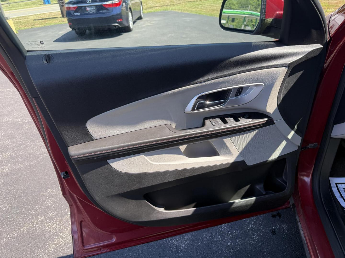 2015 Red /White Chevrolet Equinox 1LT 2WD (2GNALBEK0F6) with an 2.4L I4 DOHC 16V FFV engine, 6-Speed Automatic transmission, located at 11115 Chardon Rd. , Chardon, OH, 44024, (440) 214-9705, 41.580246, -81.241943 - FRESH TRADE ALERT ---- This 2015 Chevrolet Equinox LT 2WD with a 2.4L I4 EcoTec engine and 6-speed automatic transmission offers a solid blend of practicality and comfort, featuring a power driver's seat, daytime running lights, dusk-sensing headlights, remote start, a 7.0-inch touchscreen, and a ba - Photo#16
