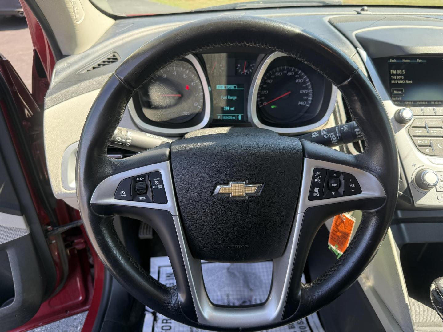 2015 Red /White Chevrolet Equinox 1LT 2WD (2GNALBEK0F6) with an 2.4L I4 DOHC 16V FFV engine, 6-Speed Automatic transmission, located at 11115 Chardon Rd. , Chardon, OH, 44024, (440) 214-9705, 41.580246, -81.241943 - FRESH TRADE ALERT ---- This 2015 Chevrolet Equinox LT 2WD with a 2.4L I4 EcoTec engine and 6-speed automatic transmission offers a solid blend of practicality and comfort, featuring a power driver's seat, daytime running lights, dusk-sensing headlights, remote start, a 7.0-inch touchscreen, and a ba - Photo#21