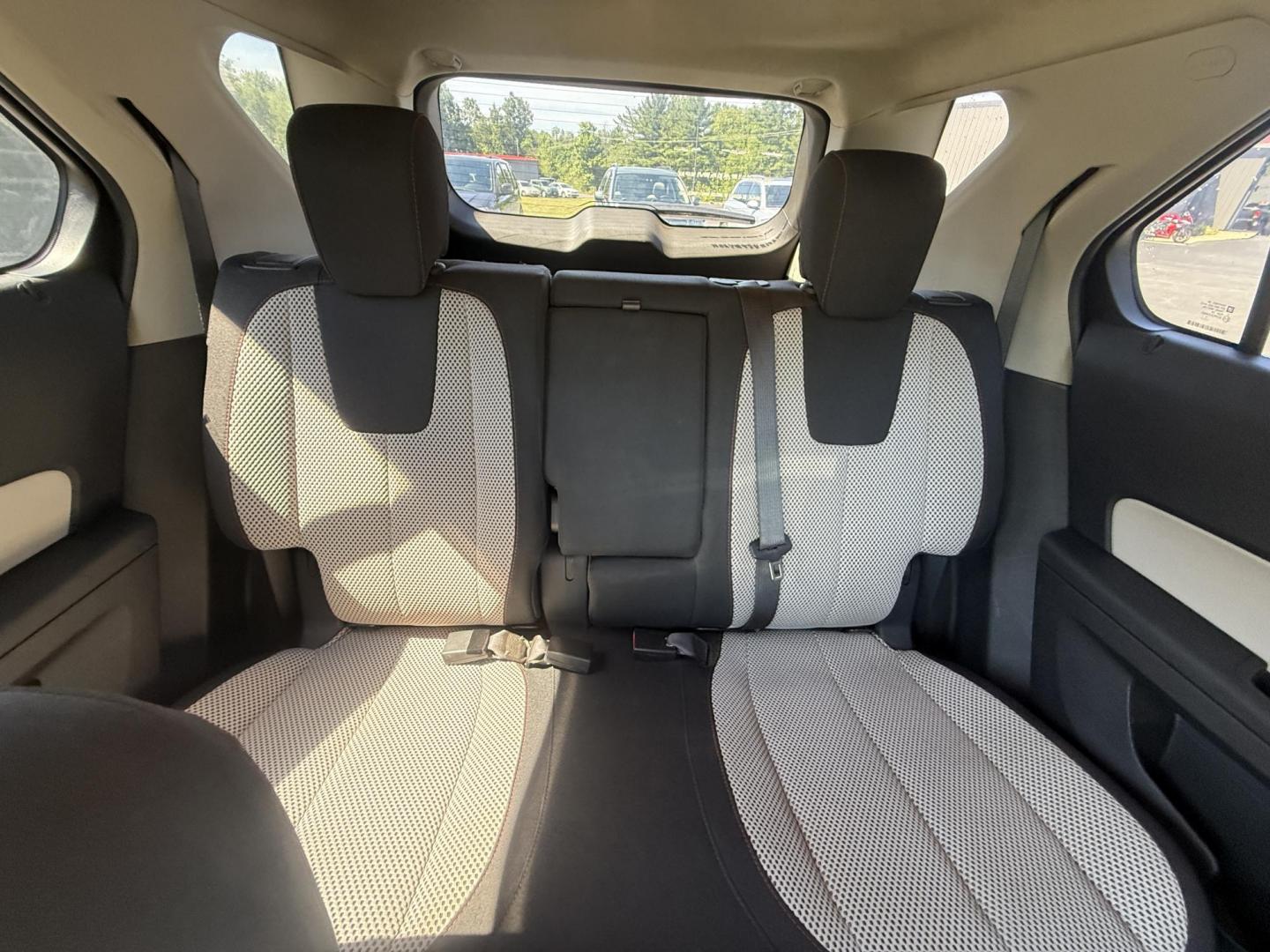 2015 Red /White Chevrolet Equinox 1LT 2WD (2GNALBEK0F6) with an 2.4L I4 DOHC 16V FFV engine, 6-Speed Automatic transmission, located at 11115 Chardon Rd. , Chardon, OH, 44024, (440) 214-9705, 41.580246, -81.241943 - FRESH TRADE ALERT ---- This 2015 Chevrolet Equinox LT 2WD with a 2.4L I4 EcoTec engine and 6-speed automatic transmission offers a solid blend of practicality and comfort, featuring a power driver's seat, daytime running lights, dusk-sensing headlights, remote start, a 7.0-inch touchscreen, and a ba - Photo#26