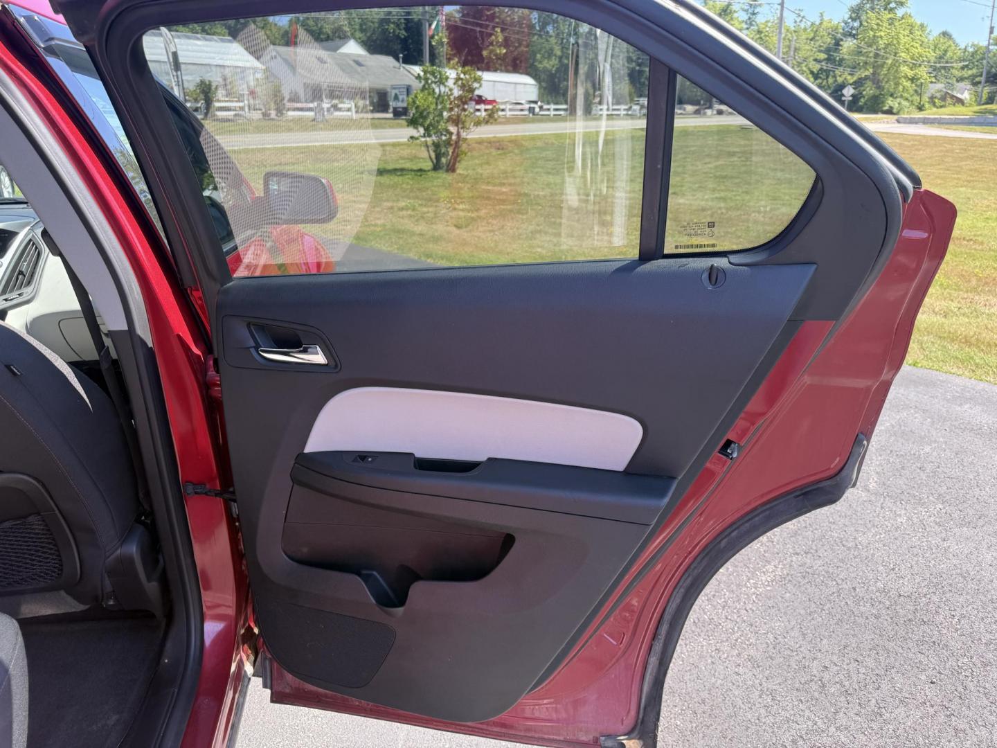 2015 Red /White Chevrolet Equinox 1LT 2WD (2GNALBEK0F6) with an 2.4L I4 DOHC 16V FFV engine, 6-Speed Automatic transmission, located at 11115 Chardon Rd. , Chardon, OH, 44024, (440) 214-9705, 41.580246, -81.241943 - FRESH TRADE ALERT ---- This 2015 Chevrolet Equinox LT 2WD with a 2.4L I4 EcoTec engine and 6-speed automatic transmission offers a solid blend of practicality and comfort, featuring a power driver's seat, daytime running lights, dusk-sensing headlights, remote start, a 7.0-inch touchscreen, and a ba - Photo#35