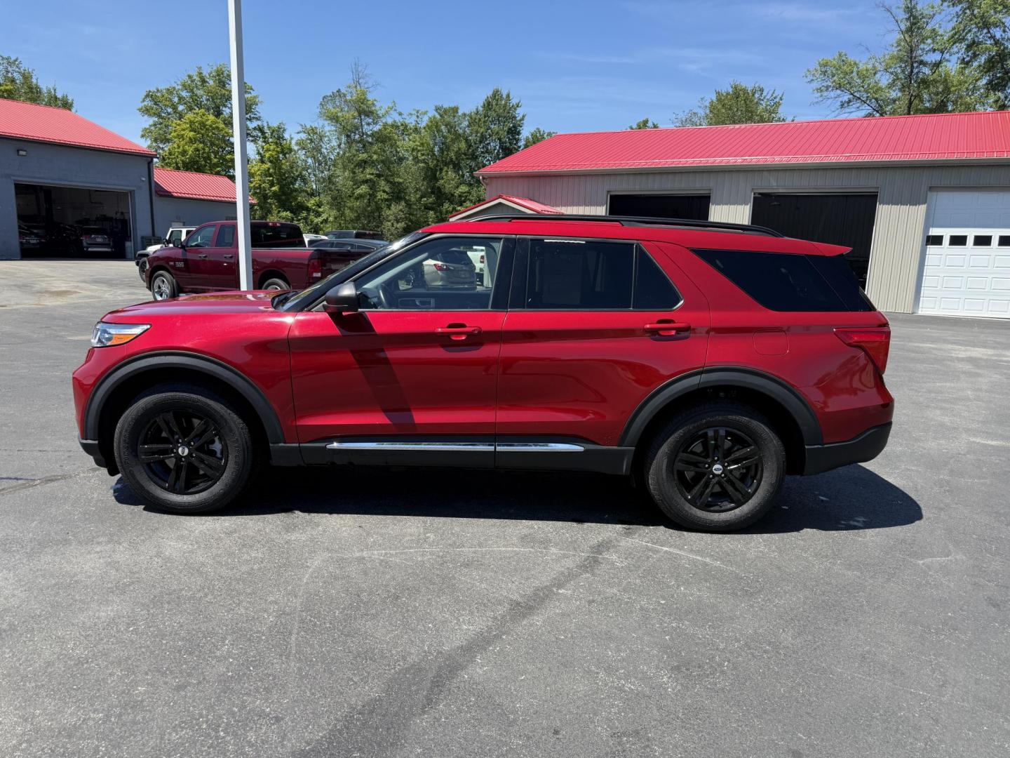 2022 Red /Black Ford Explorer XLT AWD (1FMSK8DHXNG) with an 2.3L I4 DOHC 16V engine, 10A transmission, located at 547 E. Main St., Orwell, OH, 44076, (440) 437-5893, 41.535435, -80.847855 - Photo#12