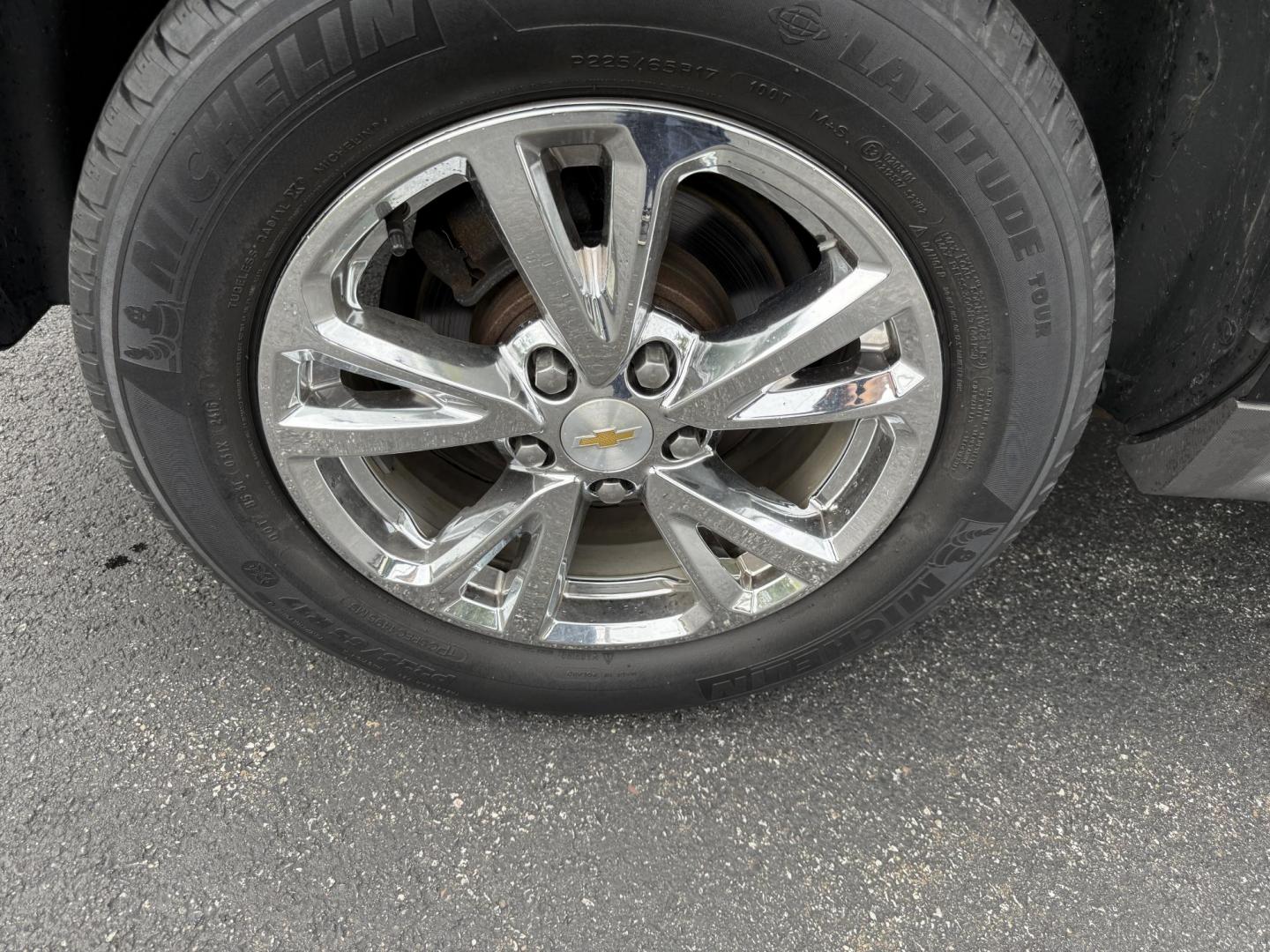 2017 Black /Black Chevrolet Equinox LT AWD (2GNFLFEK8H6) with an 2.4L L4 DOHC 16V FFV engine, 6A transmission, located at 11115 Chardon Rd. , Chardon, OH, 44024, (440) 214-9705, 41.580246, -81.241943 - This 2017 Chevrolet Equinox LT AWD with the 2.4L I4 EcoTec engine offers a reliable and fuel-efficient crossover suited for daily commuting and family use, delivering up to 28 MPG highway. It features a 6-speed automatic transmission, flex-fuel capability, and practical amenities like daytime runnin - Photo#6