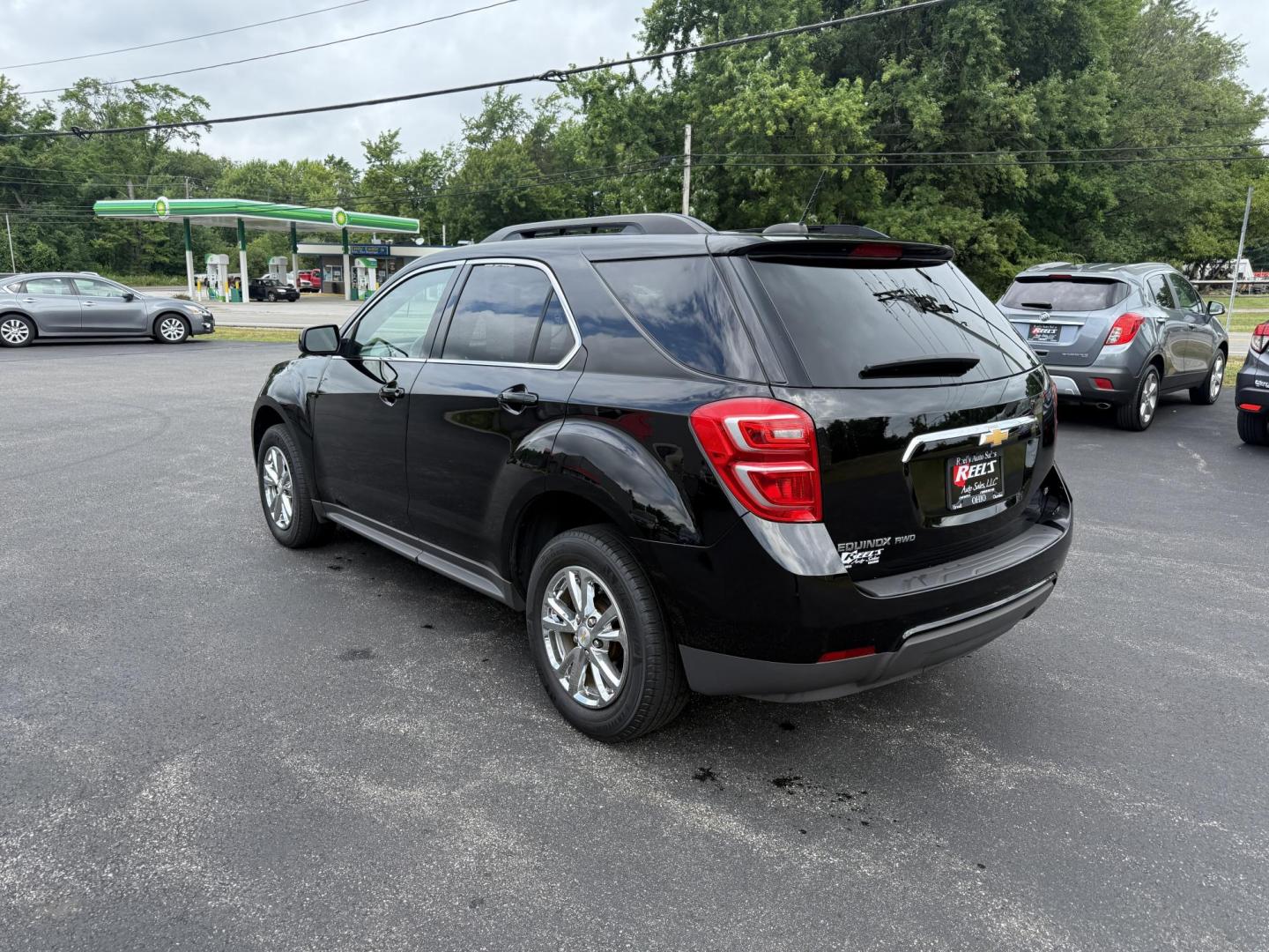 2017 Black /Black Chevrolet Equinox LT AWD (2GNFLFEK8H6) with an 2.4L L4 DOHC 16V FFV engine, 6A transmission, located at 11115 Chardon Rd. , Chardon, OH, 44024, (440) 214-9705, 41.580246, -81.241943 - This 2017 Chevrolet Equinox LT AWD with the 2.4L I4 EcoTec engine offers a reliable and fuel-efficient crossover suited for daily commuting and family use, delivering up to 28 MPG highway. It features a 6-speed automatic transmission, flex-fuel capability, and practical amenities like daytime runnin - Photo#9