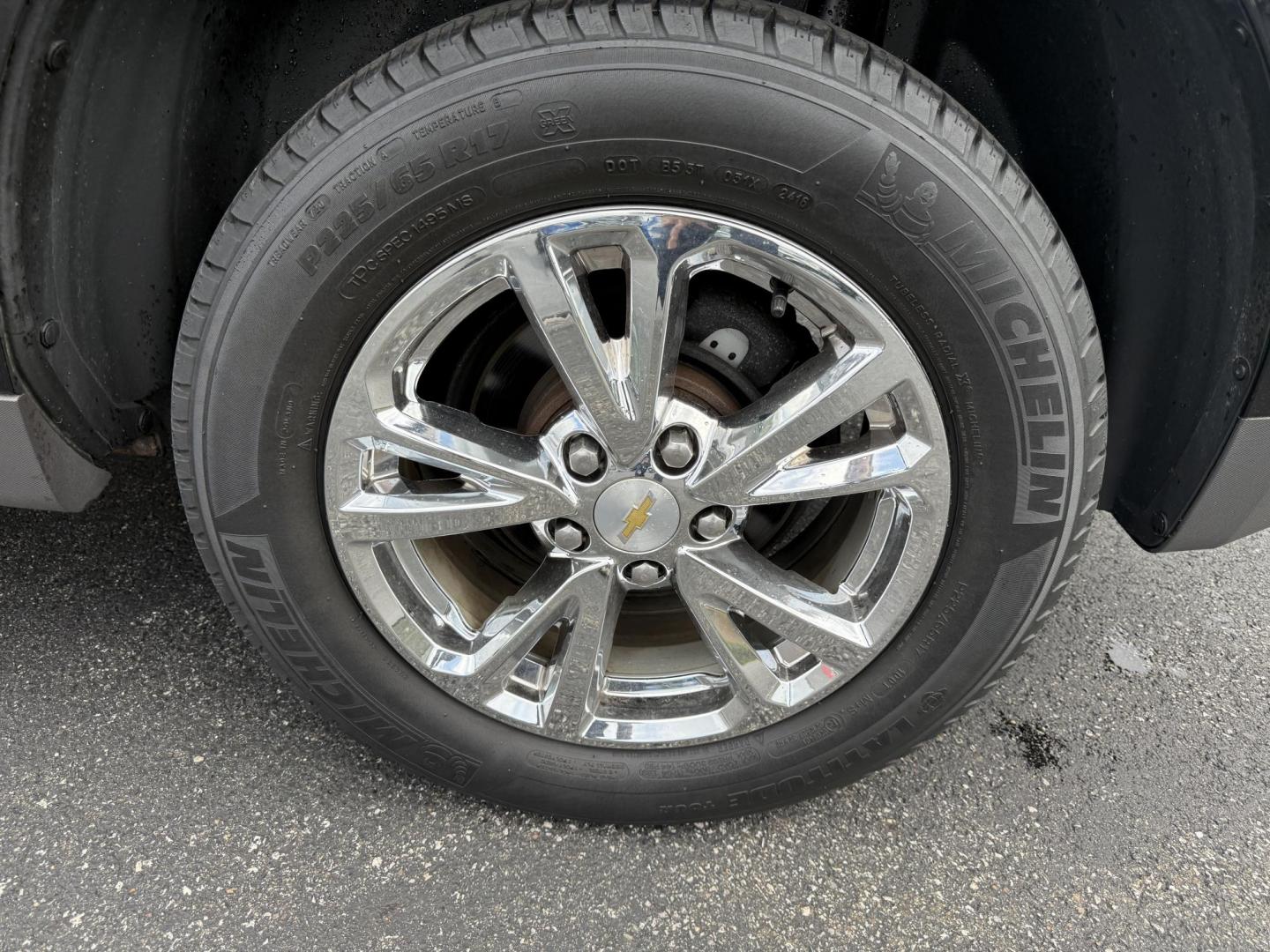 2017 Black /Black Chevrolet Equinox LT AWD (2GNFLFEK8H6) with an 2.4L L4 DOHC 16V FFV engine, 6A transmission, located at 11115 Chardon Rd. , Chardon, OH, 44024, (440) 214-9705, 41.580246, -81.241943 - This 2017 Chevrolet Equinox LT AWD with the 2.4L I4 EcoTec engine offers a reliable and fuel-efficient crossover suited for daily commuting and family use, delivering up to 28 MPG highway. It features a 6-speed automatic transmission, flex-fuel capability, and practical amenities like daytime runnin - Photo#11