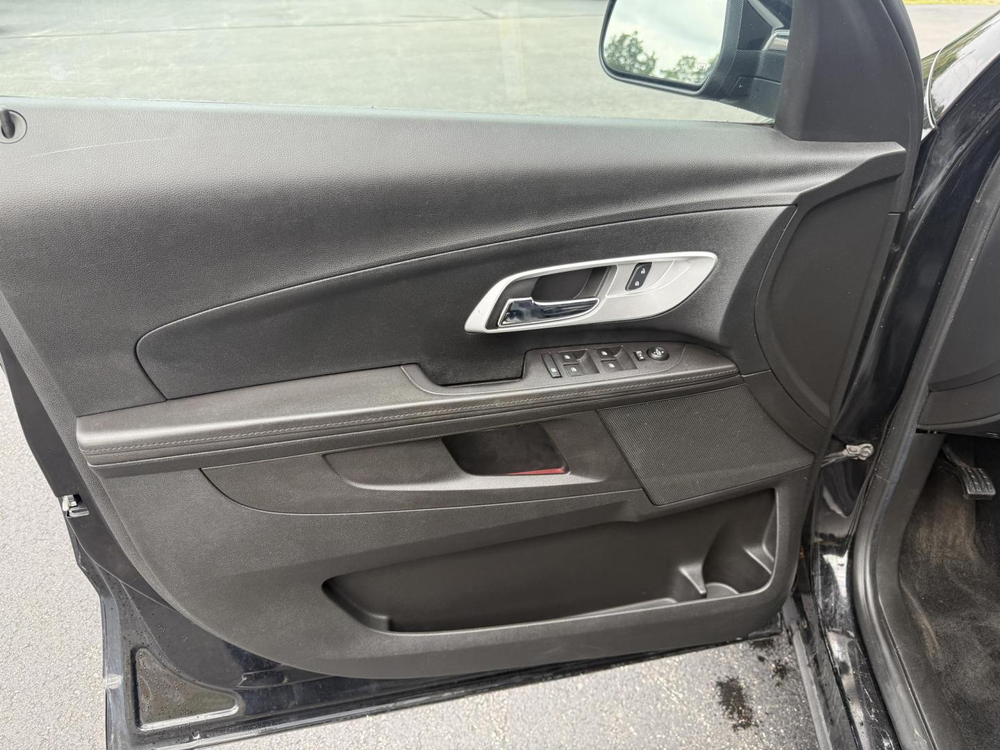 2017 Black /Black Chevrolet Equinox LT AWD (2GNFLFEK8H6) with an 2.4L L4 DOHC 16V FFV engine, 6A transmission, located at 11115 Chardon Rd. , Chardon, OH, 44024, (440) 214-9705, 41.580246, -81.241943 - This 2017 Chevrolet Equinox LT AWD with the 2.4L I4 EcoTec engine offers a reliable and fuel-efficient crossover suited for daily commuting and family use, delivering up to 28 MPG highway. It features a 6-speed automatic transmission, flex-fuel capability, and practical amenities like daytime runnin - Photo#16