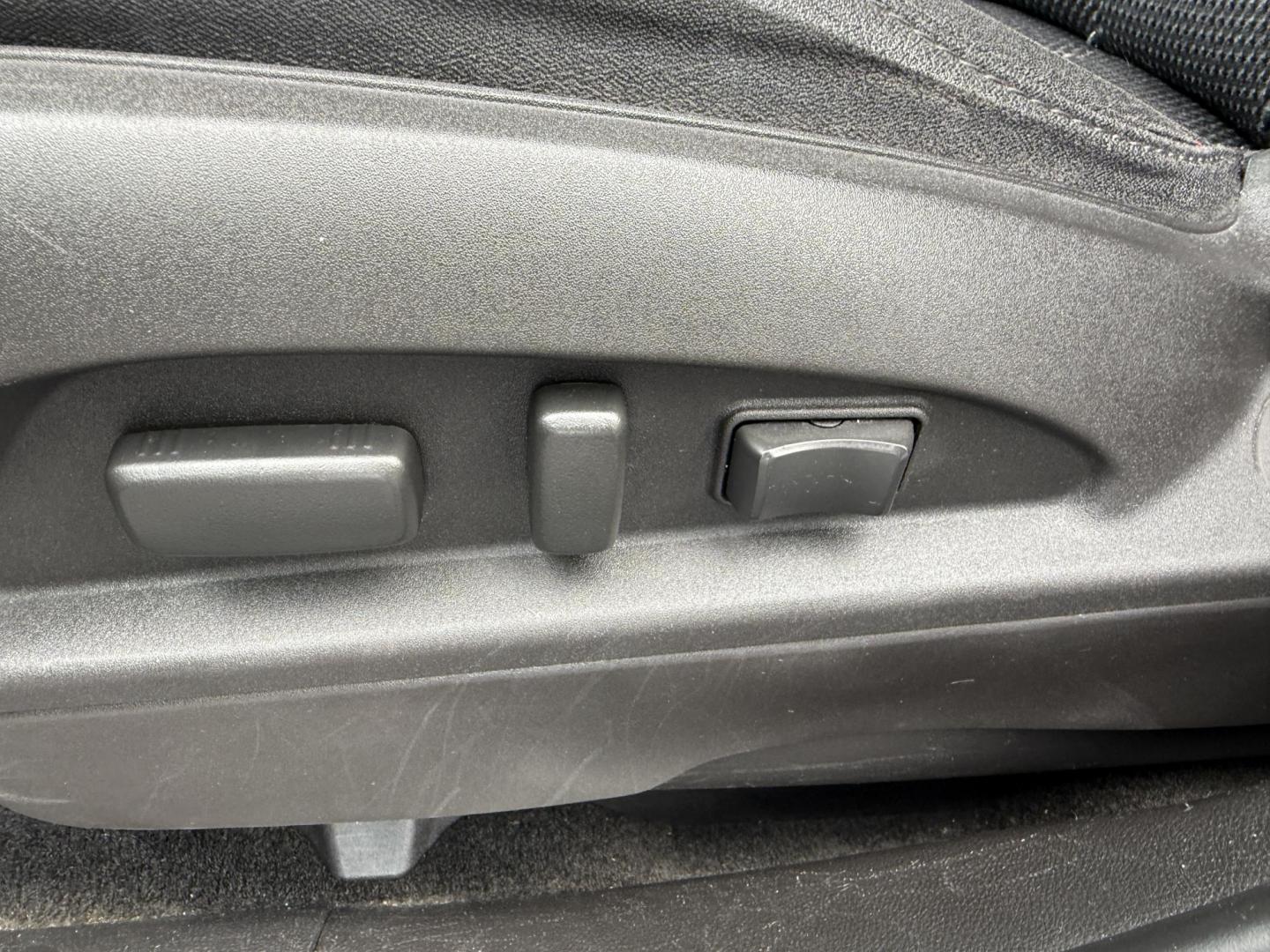 2017 Black /Black Chevrolet Equinox LT AWD (2GNFLFEK8H6) with an 2.4L L4 DOHC 16V FFV engine, 6A transmission, located at 11115 Chardon Rd. , Chardon, OH, 44024, (440) 214-9705, 41.580246, -81.241943 - This 2017 Chevrolet Equinox LT AWD with the 2.4L I4 EcoTec engine offers a reliable and fuel-efficient crossover suited for daily commuting and family use, delivering up to 28 MPG highway. It features a 6-speed automatic transmission, flex-fuel capability, and practical amenities like daytime runnin - Photo#18