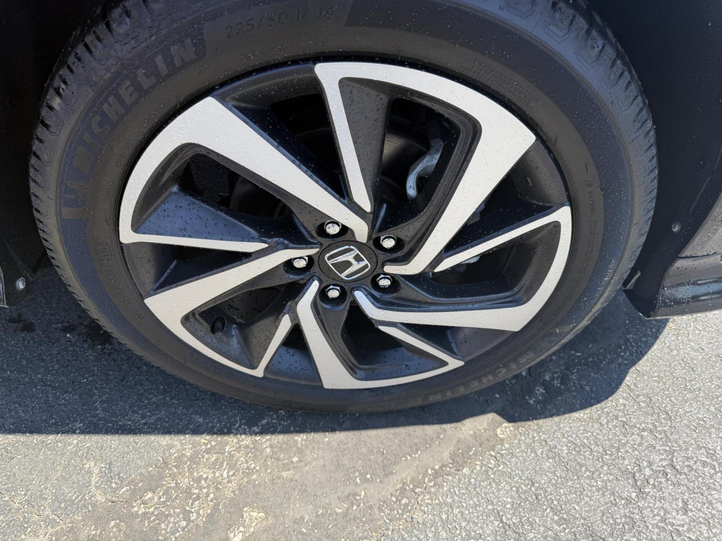 2019 Gray /Black Honda HR-V Sport AWD (3CZRU6H14KG) with an 1.8L I4 DOHC 16V engine, Automatic transmission, located at 547 E. Main St., Orwell, OH, 44076, (440) 437-5893, 41.535435, -80.847855 - This 2019 Honda HR-V Sport AWD offers a versatile and efficient driving experience with its 1.8L I4 engine, sport mode, eco mode, paddle shifters, and an impressive 31 MPG highway fuel economy. It features modern amenities like LED daytime running lights, a 7.0" touchscreen, Apple CarPlay, Android A - Photo#4