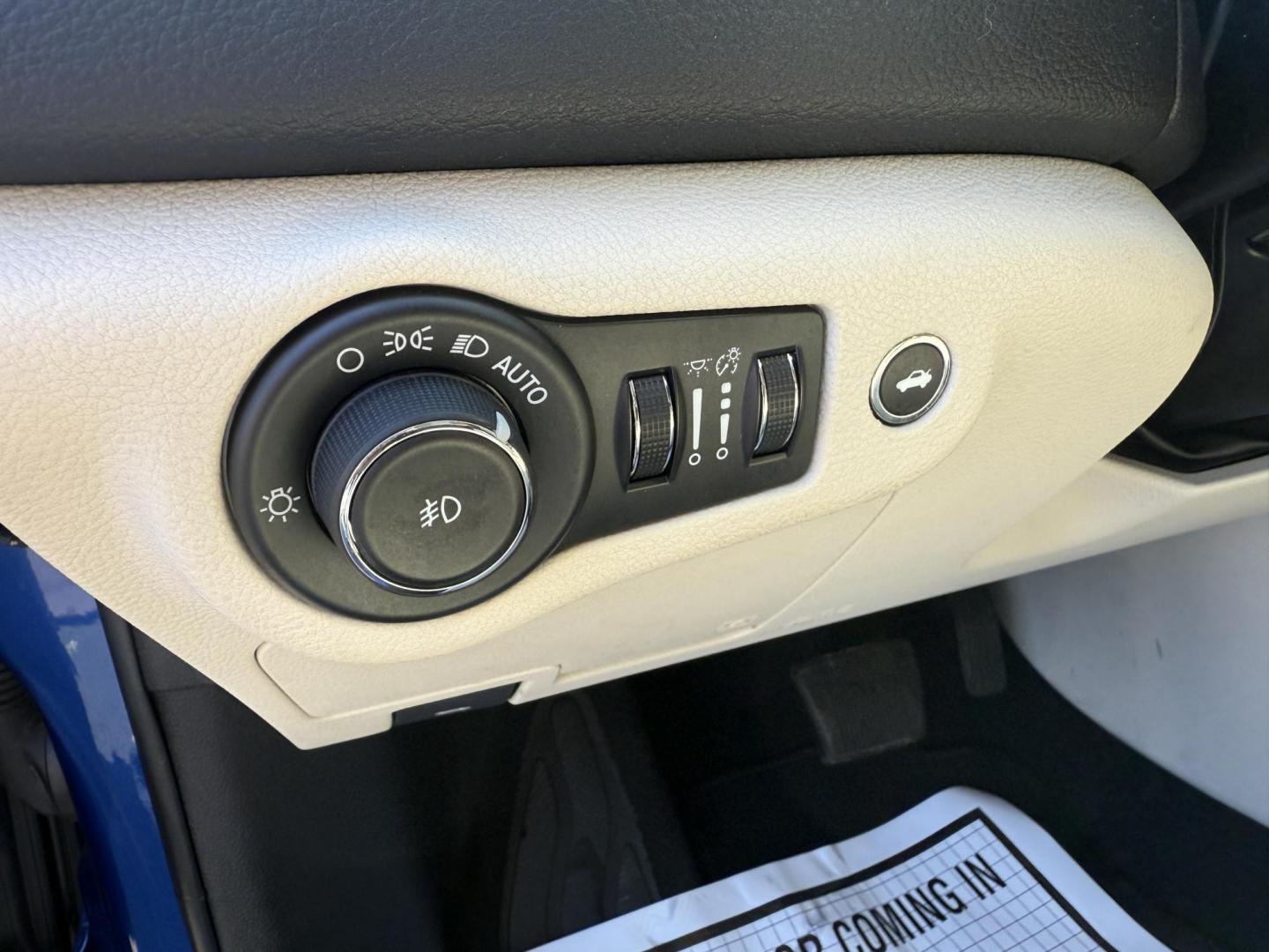2015 Blue /White Chrysler 200 C (1C3CCCCG2FN) with an 3.6L V6 DOHC 24V engine, 9-Speed Automatic transmission, located at 547 E. Main St., Orwell, OH, 44076, (440) 437-5893, 41.535435, -80.847855 - This 2015 Chrysler 200 C with the 3.6 Pentastar V6 engine offers a compelling blend of performance, comfort, and advanced features, including a 9-speed automatic transmission, leather interior, power front seats, and an 8.4" touchscreen with navigation. It boasts impressive safety and convenience te - Photo#21