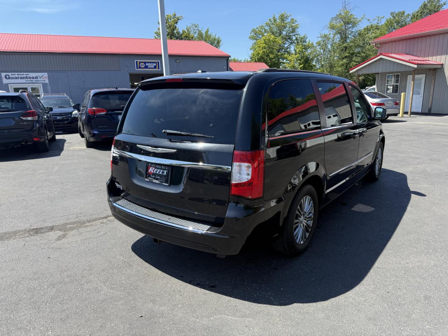 2014 Black /Black Chrysler Town & Country Touring-L (2C4RC1CG9ER) with an 3.6L V6 DOHC 24V FFV engine, 6-Speed Automatic transmission, located at 547 E. Main St., Orwell, OH, 44076, (440) 437-5893, 41.535435, -80.847855 - Photo#7