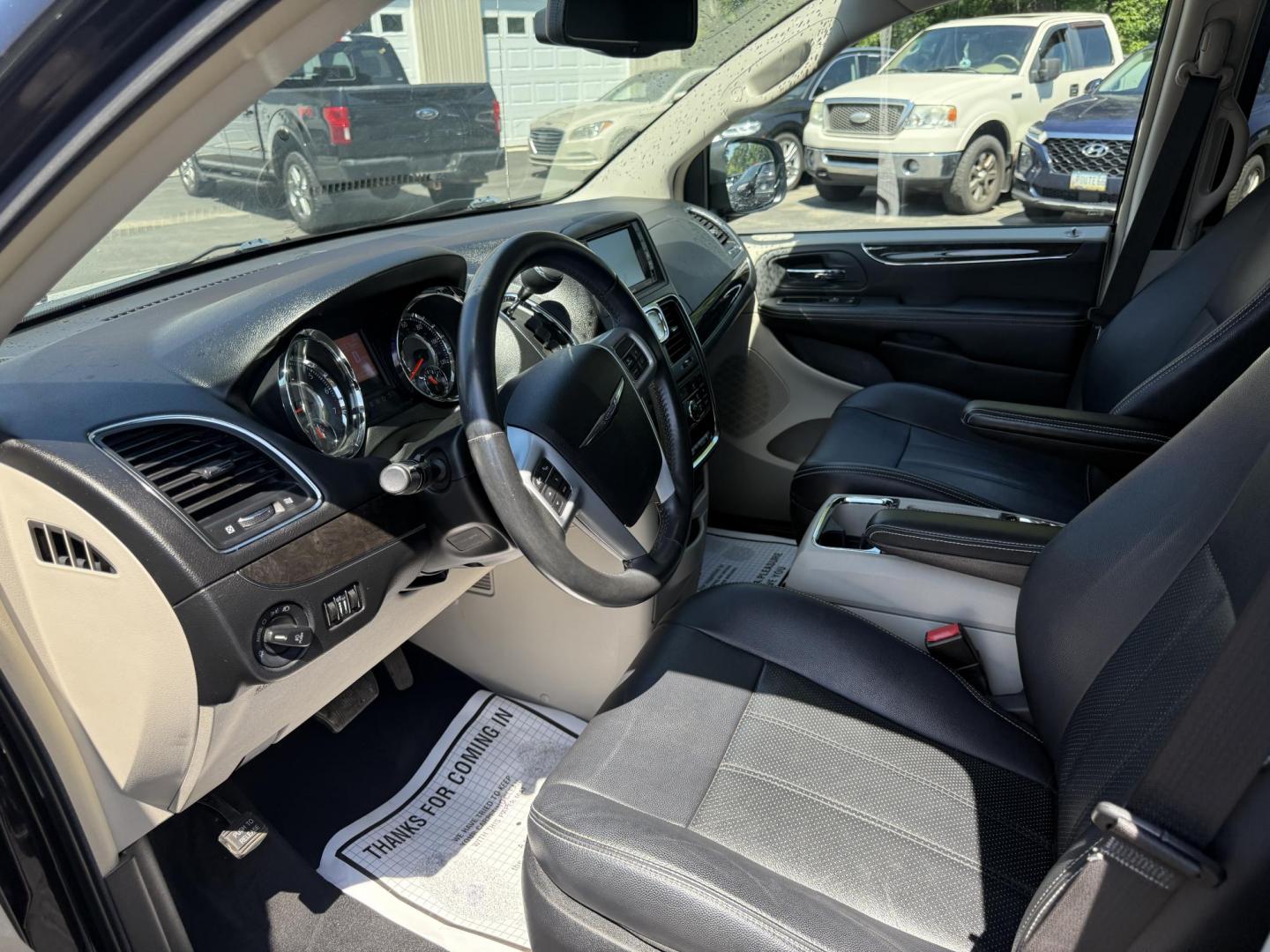 2014 Black /Black Chrysler Town & Country Touring-L (2C4RC1CG9ER) with an 3.6L V6 DOHC 24V FFV engine, 6-Speed Automatic transmission, located at 547 E. Main St., Orwell, OH, 44076, (440) 437-5893, 41.535435, -80.847855 - Photo#15