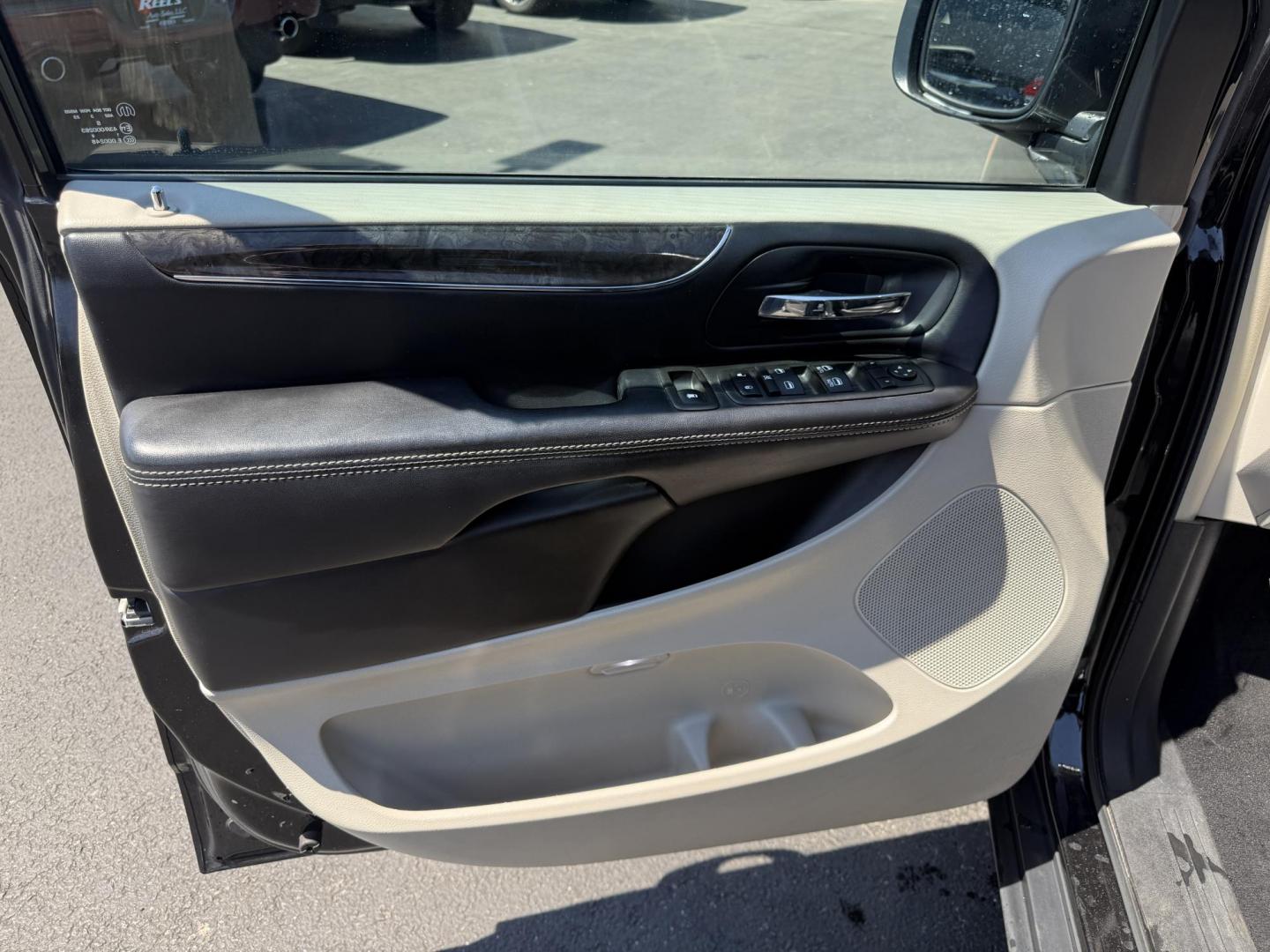 2014 Black /Black Chrysler Town & Country Touring-L (2C4RC1CG9ER) with an 3.6L V6 DOHC 24V FFV engine, 6-Speed Automatic transmission, located at 547 E. Main St., Orwell, OH, 44076, (440) 437-5893, 41.535435, -80.847855 - Photo#16