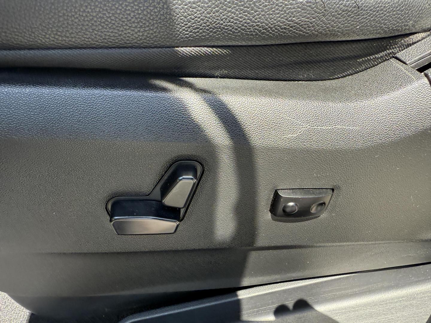 2014 Black /Black Chrysler Town & Country Touring-L (2C4RC1CG9ER) with an 3.6L V6 DOHC 24V FFV engine, 6-Speed Automatic transmission, located at 547 E. Main St., Orwell, OH, 44076, (440) 437-5893, 41.535435, -80.847855 - Photo#18
