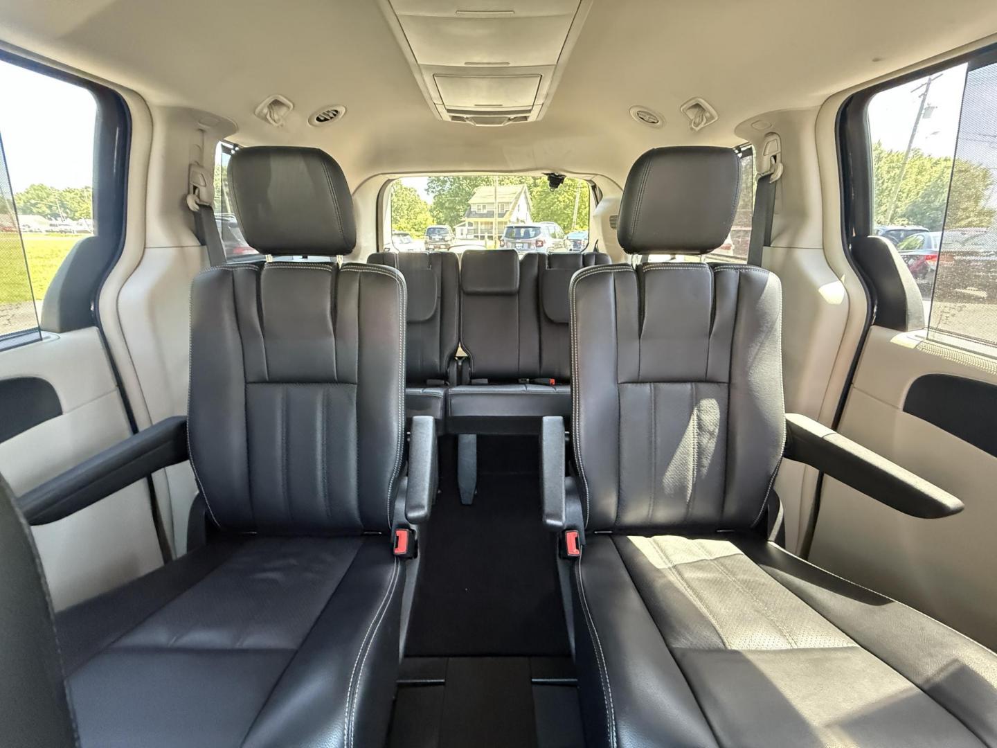 2014 Black /Black Chrysler Town & Country Touring-L (2C4RC1CG9ER) with an 3.6L V6 DOHC 24V FFV engine, 6-Speed Automatic transmission, located at 547 E. Main St., Orwell, OH, 44076, (440) 437-5893, 41.535435, -80.847855 - Photo#31