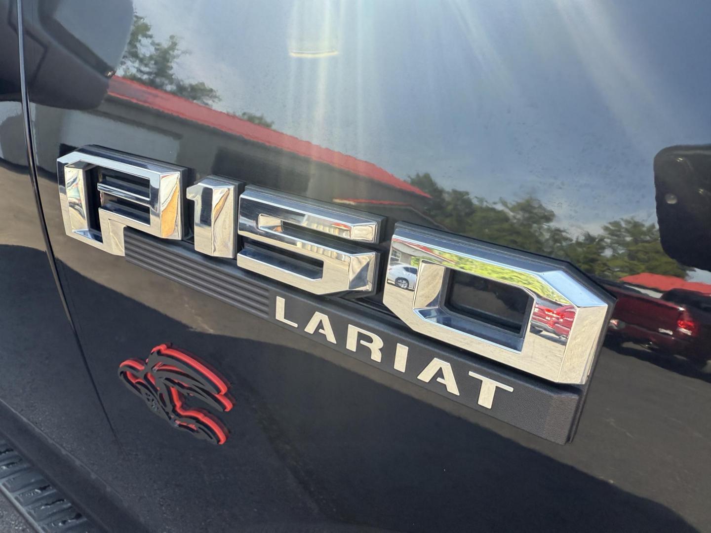 2018 Black /Black Ford F-150 Lariat SuperCrew 5.5-ft. 4WD (1FTEW1E54JF) with an 5.0L V8 OHV 32V FFV engine, 10 Speed Auto transmission, located at 11115 Chardon Rd. , Chardon, OH, 44024, (440) 214-9705, 41.580246, -81.241943 - This 2018 Ford F-150 Lariat Crew Cab 4WD, equipped with the 5.0L Coyote V8 and 10-speed automatic transmission, blends strong performance (395 hp, 400 lb-ft) with luxury features like leather, heated/cooled power seats, dual-zone climate, and advanced tech (Apple CarPlay, Android Auto, navigation). - Photo#5