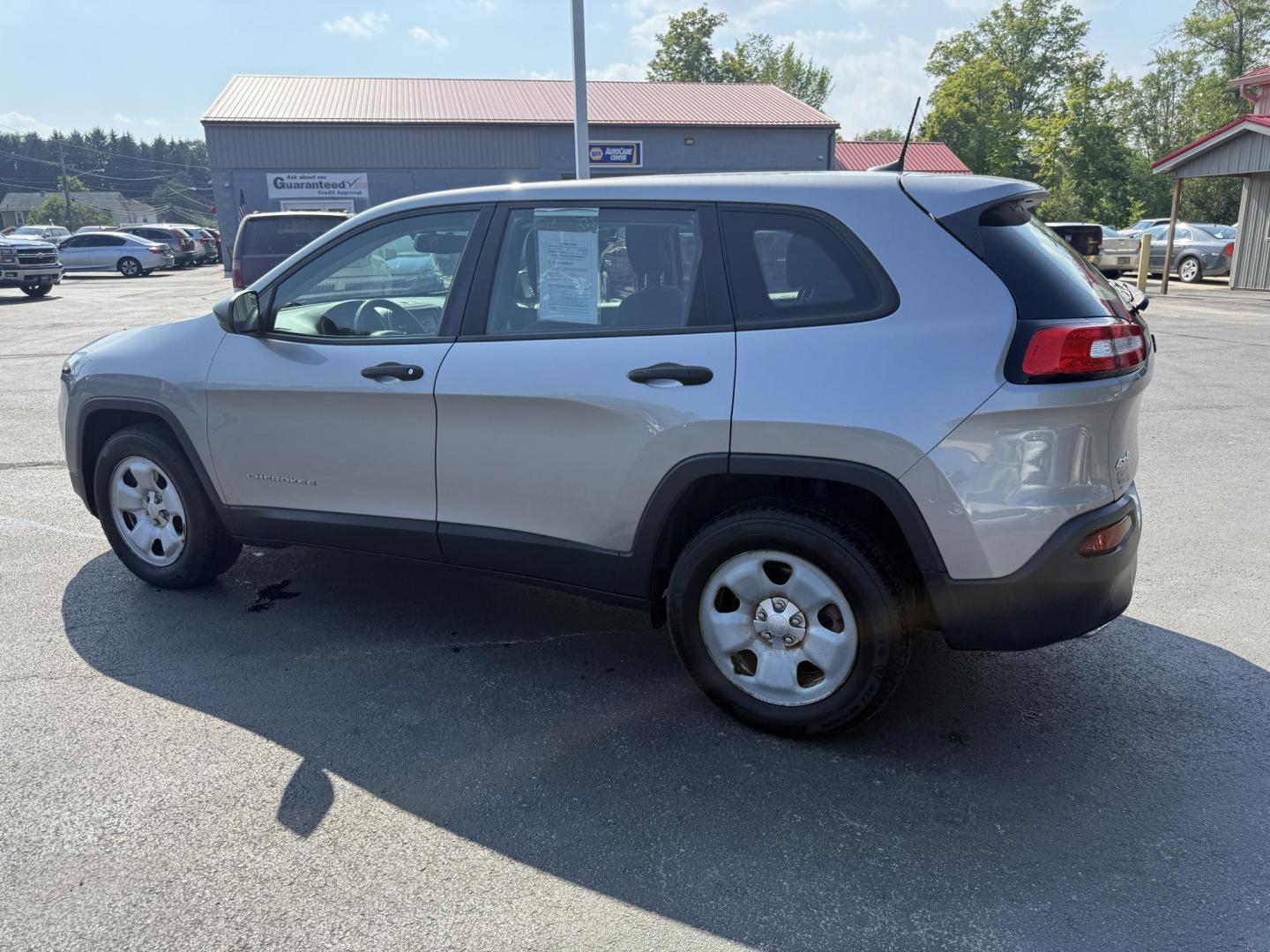 2016 Silver /Black Jeep Cherokee Sport 4WD (1C4PJMAS5GW) with an 3.2L V6 DOHC 24V engine, 9A transmission, located at 547 E. Main St., Orwell, OH, 44076, (440) 437-5893, 41.535435, -80.847855 - Photo#9