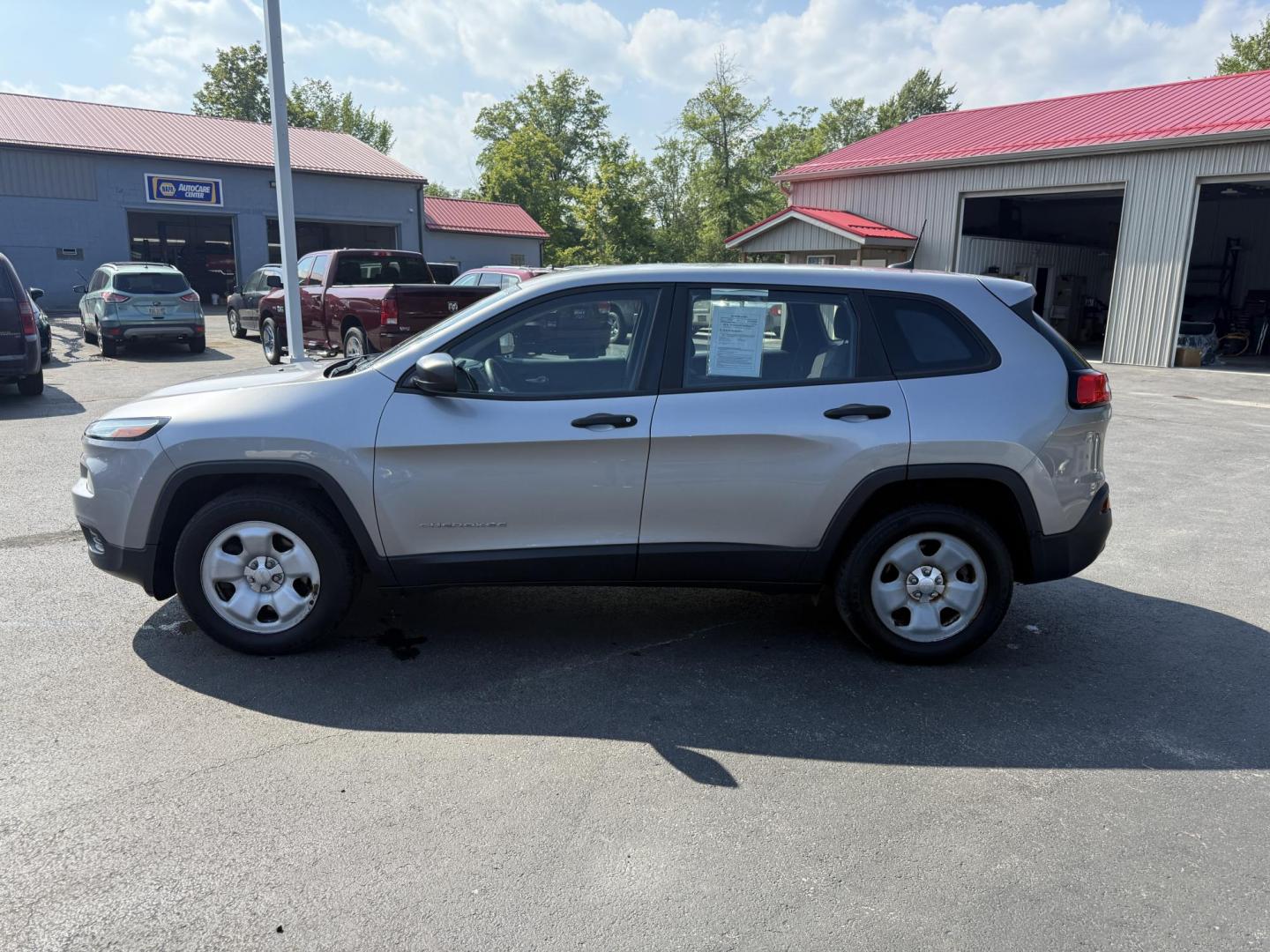 2016 Silver /Black Jeep Cherokee Sport 4WD (1C4PJMAS5GW) with an 3.2L V6 DOHC 24V engine, 9A transmission, located at 547 E. Main St., Orwell, OH, 44076, (440) 437-5893, 41.535435, -80.847855 - Photo#11