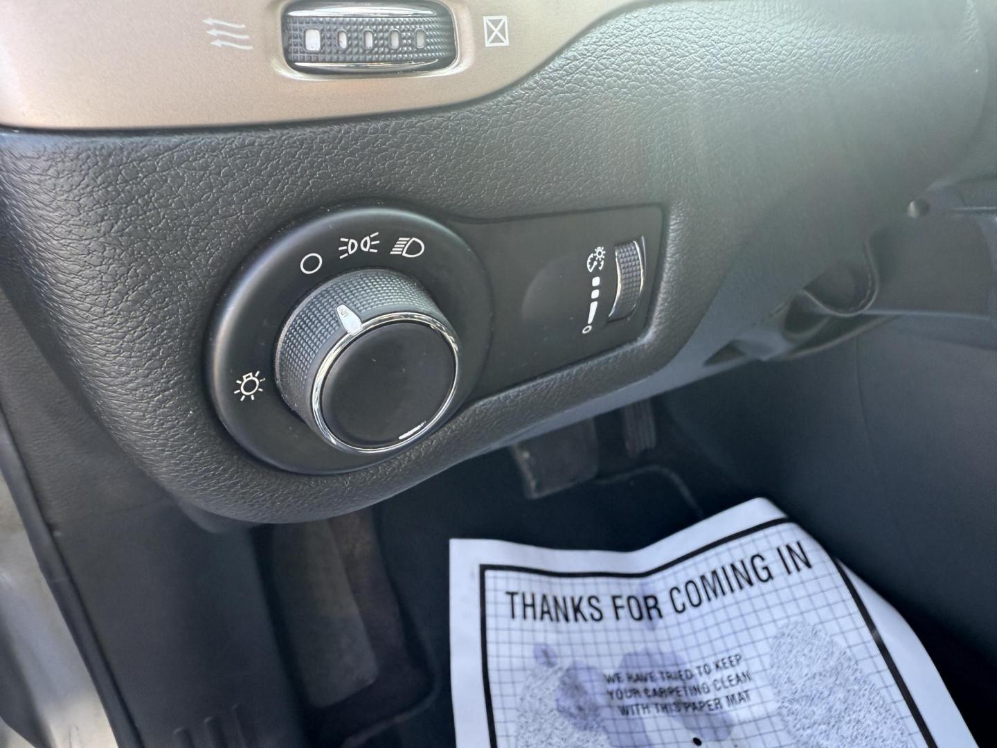 2016 Silver /Black Jeep Cherokee Sport 4WD (1C4PJMAS5GW) with an 3.2L V6 DOHC 24V engine, 9A transmission, located at 547 E. Main St., Orwell, OH, 44076, (440) 437-5893, 41.535435, -80.847855 - Photo#18