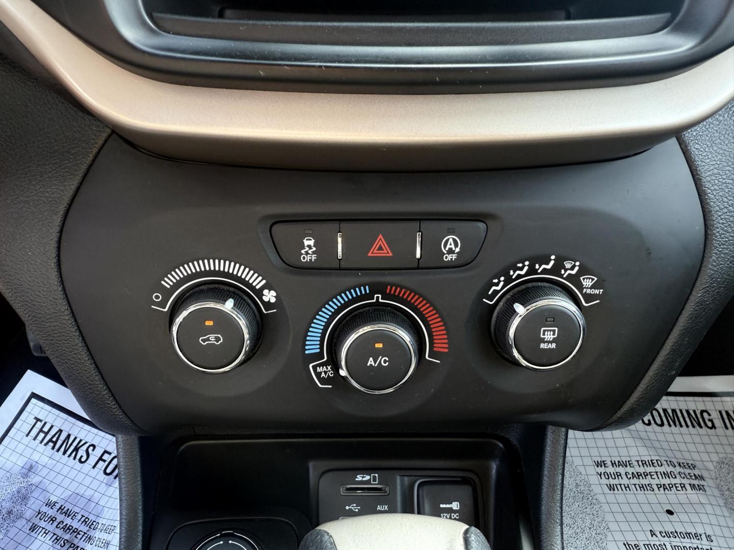 2016 Silver /Black Jeep Cherokee Sport 4WD (1C4PJMAS5GW) with an 3.2L V6 DOHC 24V engine, 9A transmission, located at 547 E. Main St., Orwell, OH, 44076, (440) 437-5893, 41.535435, -80.847855 - Photo#22
