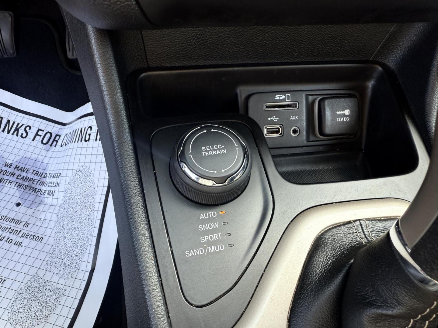 2016 Silver /Black Jeep Cherokee Sport 4WD (1C4PJMAS5GW) with an 3.2L V6 DOHC 24V engine, 9A transmission, located at 547 E. Main St., Orwell, OH, 44076, (440) 437-5893, 41.535435, -80.847855 - Photo#23