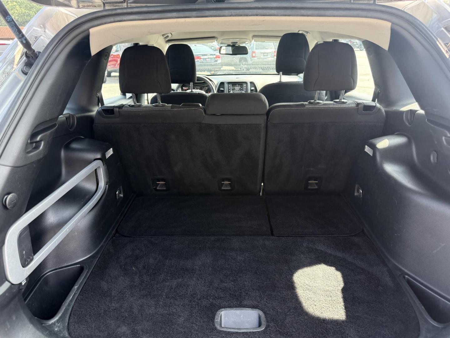 2016 Silver /Black Jeep Cherokee Sport 4WD (1C4PJMAS5GW) with an 3.2L V6 DOHC 24V engine, 9A transmission, located at 547 E. Main St., Orwell, OH, 44076, (440) 437-5893, 41.535435, -80.847855 - Photo#29