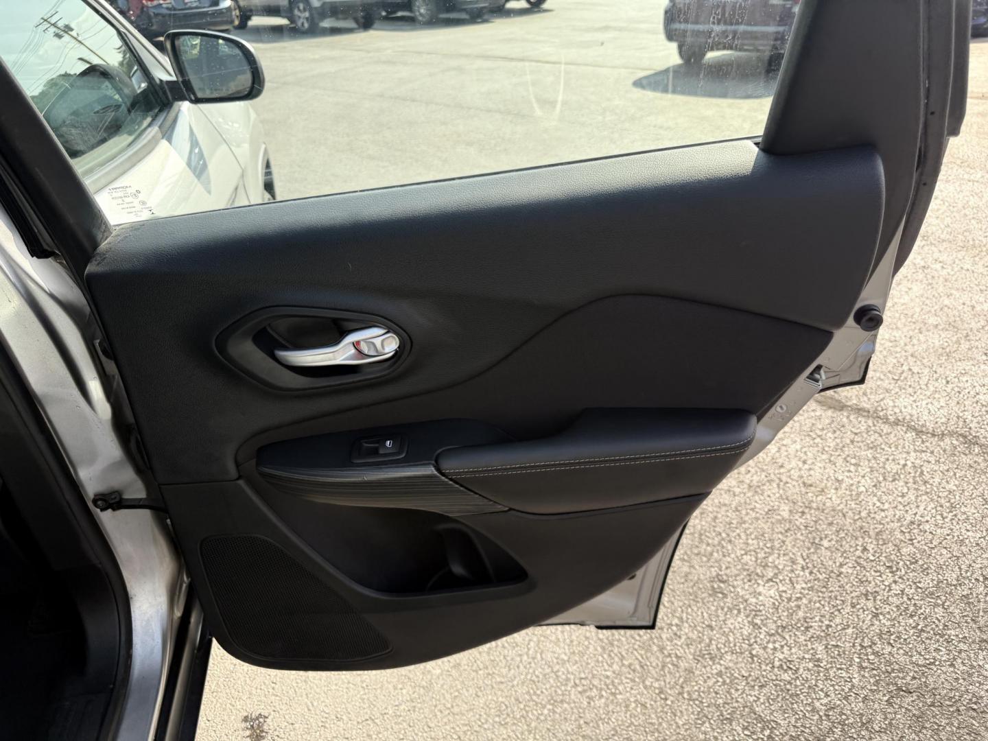 2016 Silver /Black Jeep Cherokee Sport 4WD (1C4PJMAS5GW) with an 3.2L V6 DOHC 24V engine, 9A transmission, located at 547 E. Main St., Orwell, OH, 44076, (440) 437-5893, 41.535435, -80.847855 - Photo#31