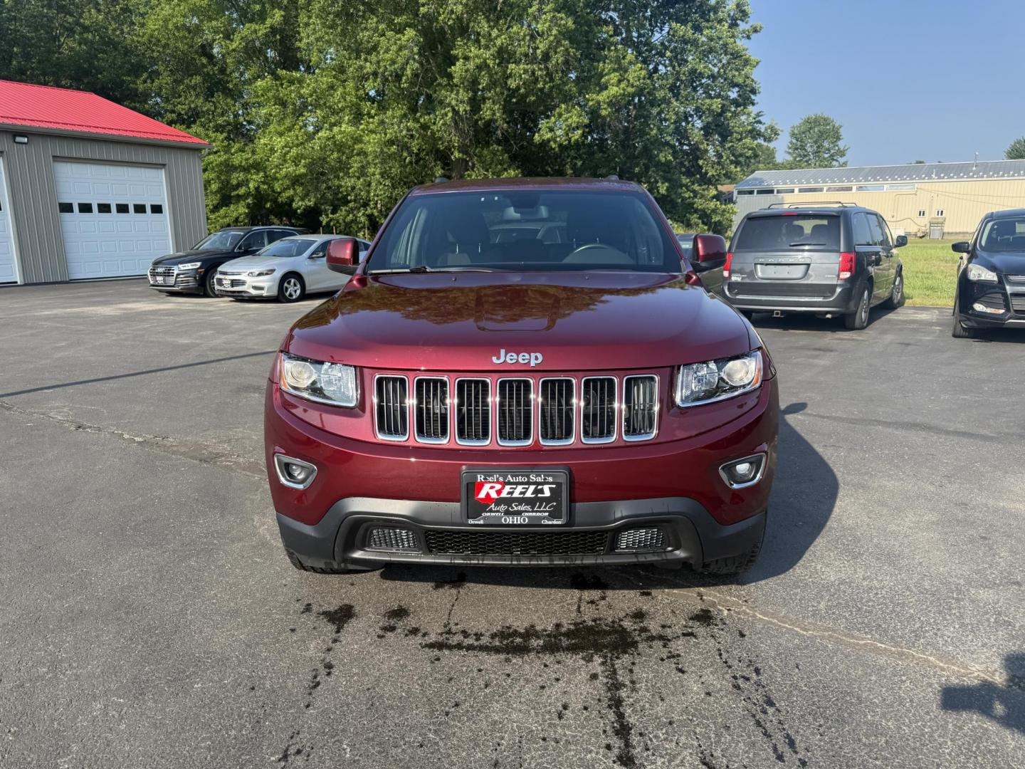 2016 Red /Black Jeep Grand Cherokee Laredo E 4WD (1C4RJFAG4GC) with an 3.6L V6 DOHC 24V engine, 8A transmission, located at 547 E. Main St., Orwell, OH, 44076, (440) 437-5893, 41.535435, -80.847855 - This One Owner 2016 Jeep Grand Cherokee Laredo E 4WD comes equipped with a 3.6L Pentastar V6 engine and an 8-speed automatic transmission, providing a solid balance of power and efficiency. It features a power driver's seat, dual-zone automatic climate control, a 5.0" touchscreen, a 7.0" gauge clust - Photo#1